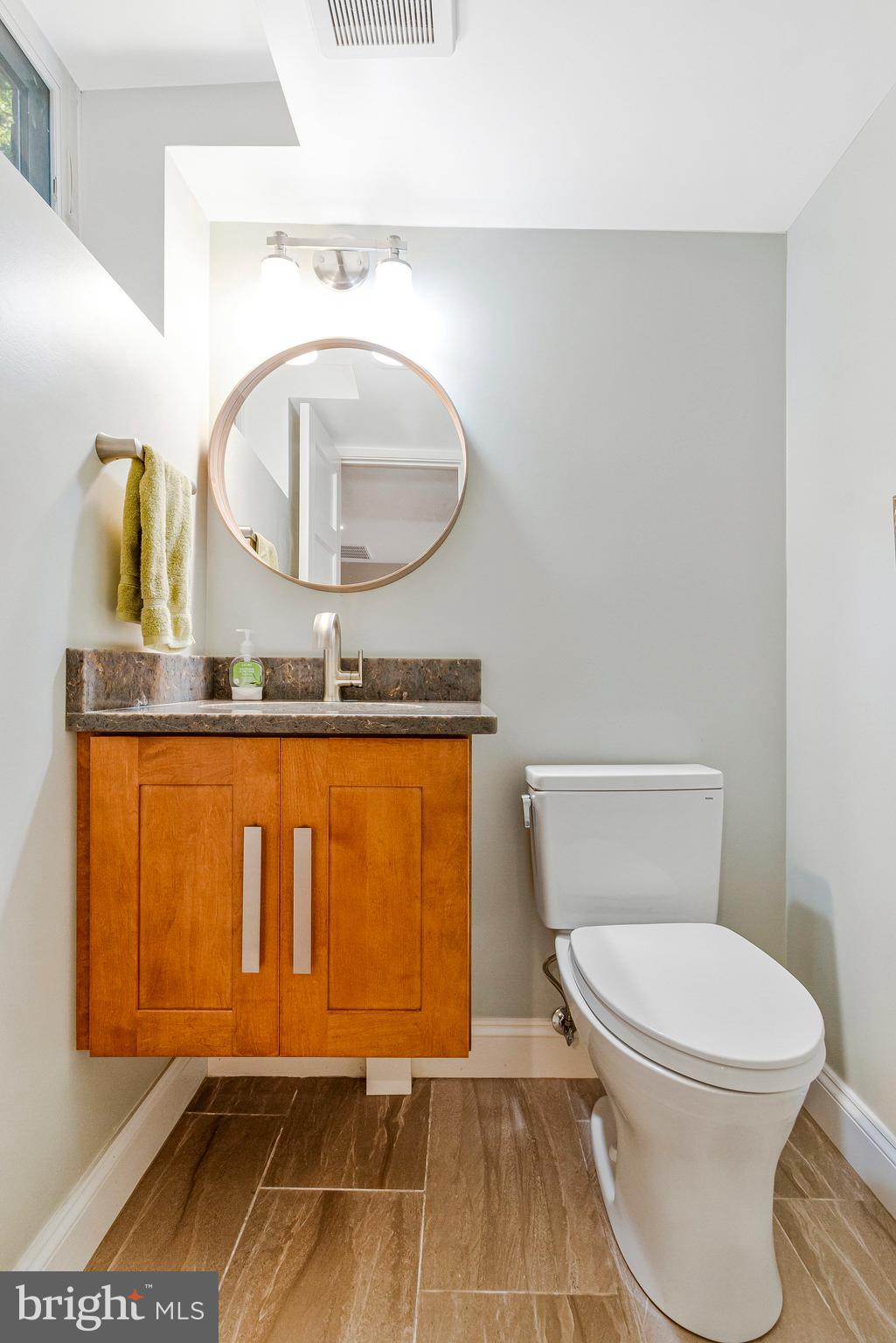 LAKE BARCROFT - Residential