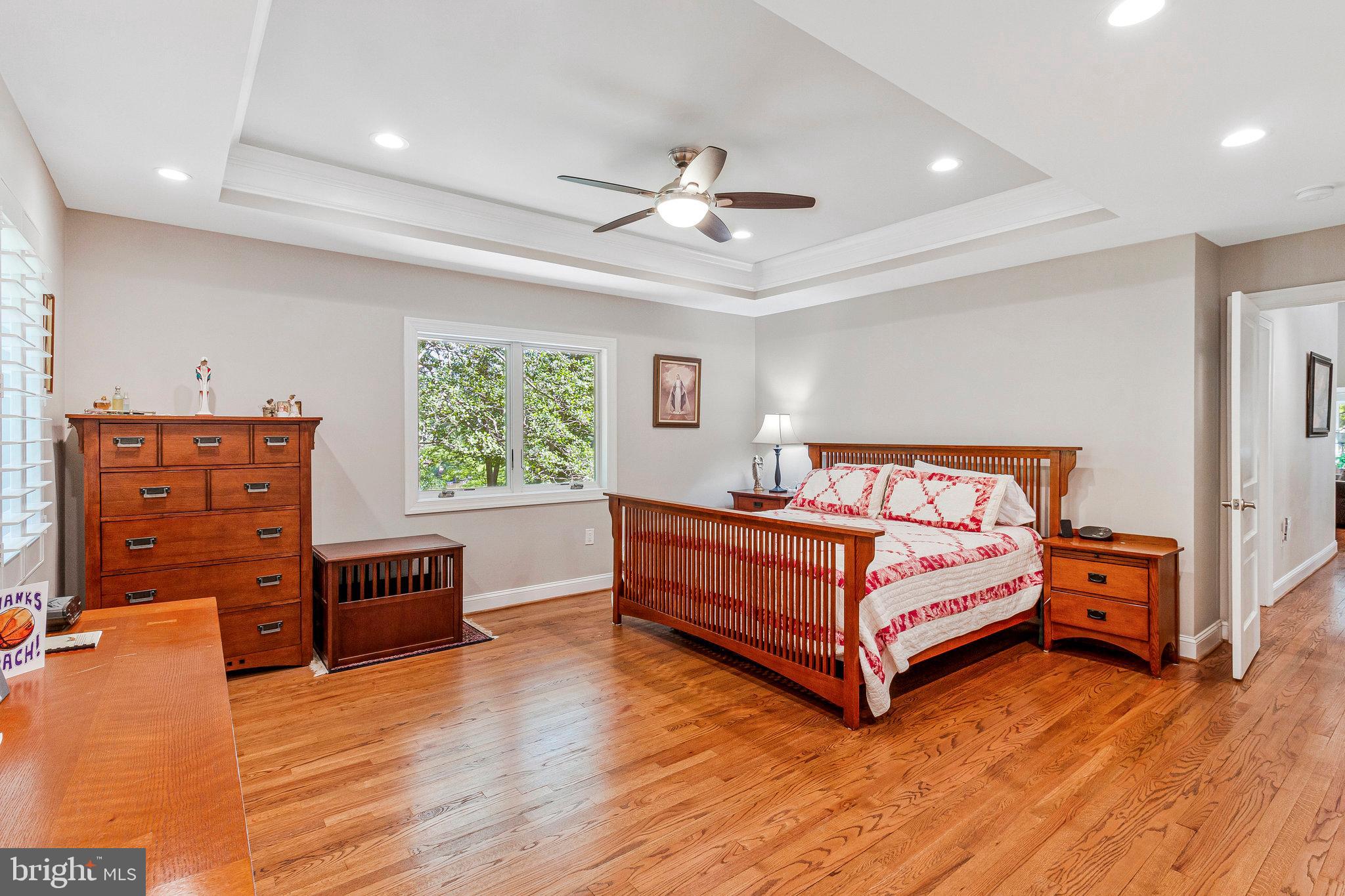 LAKE BARCROFT - Residential