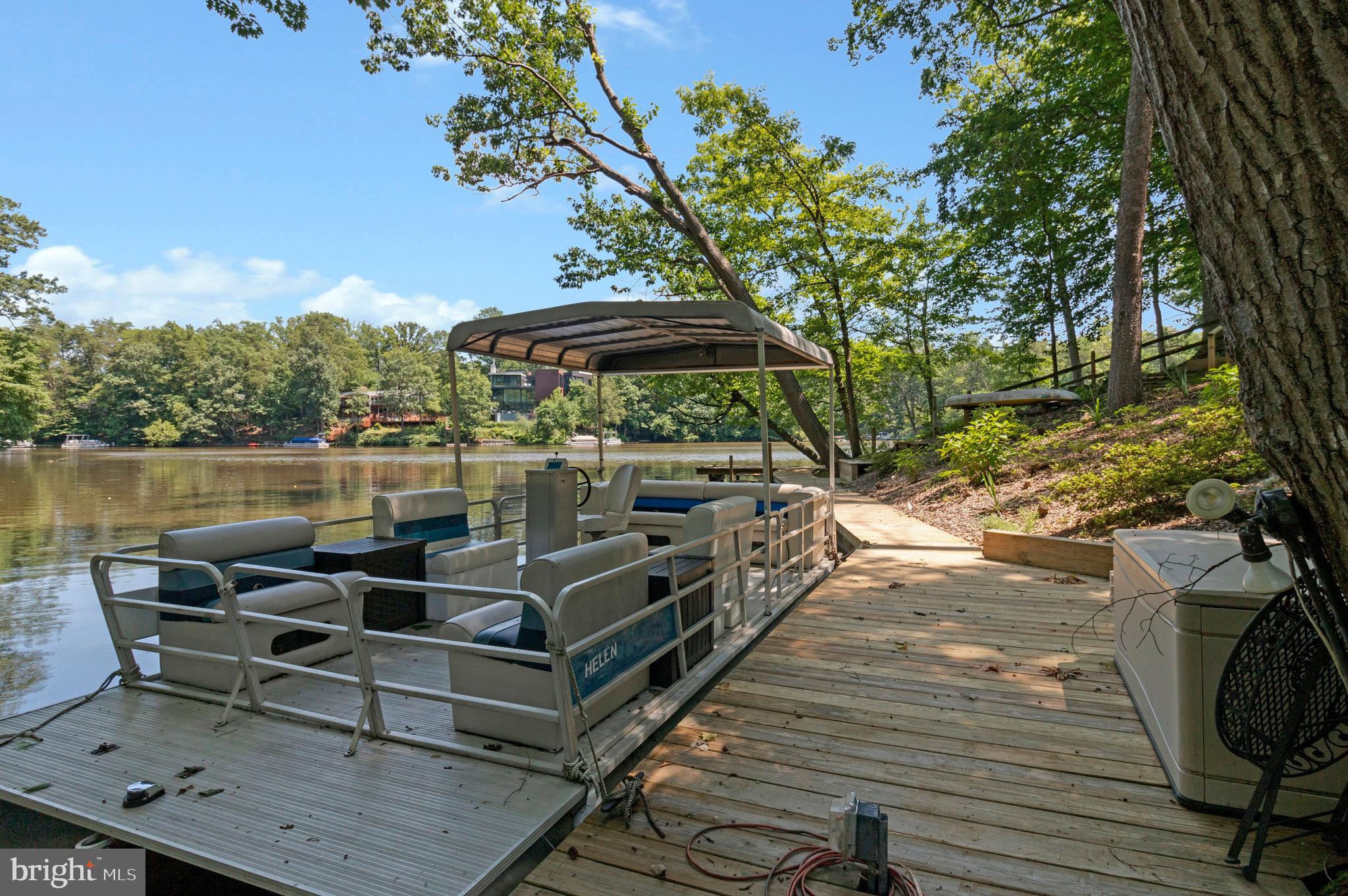LAKE BARCROFT - Residential