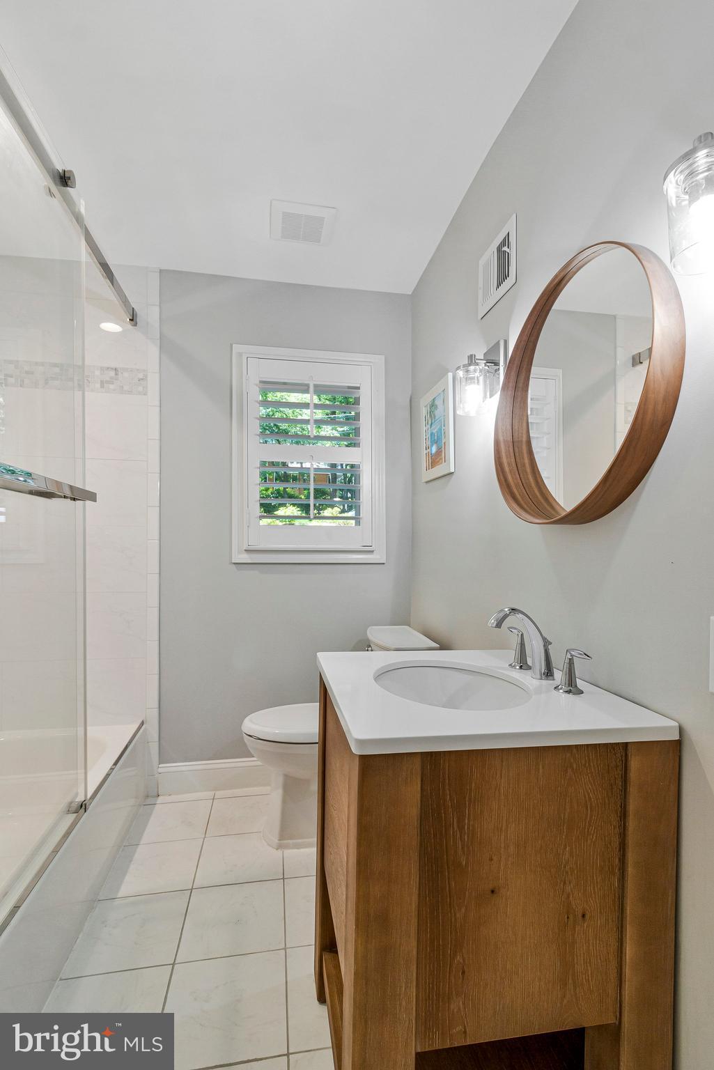 LAKE BARCROFT - Residential