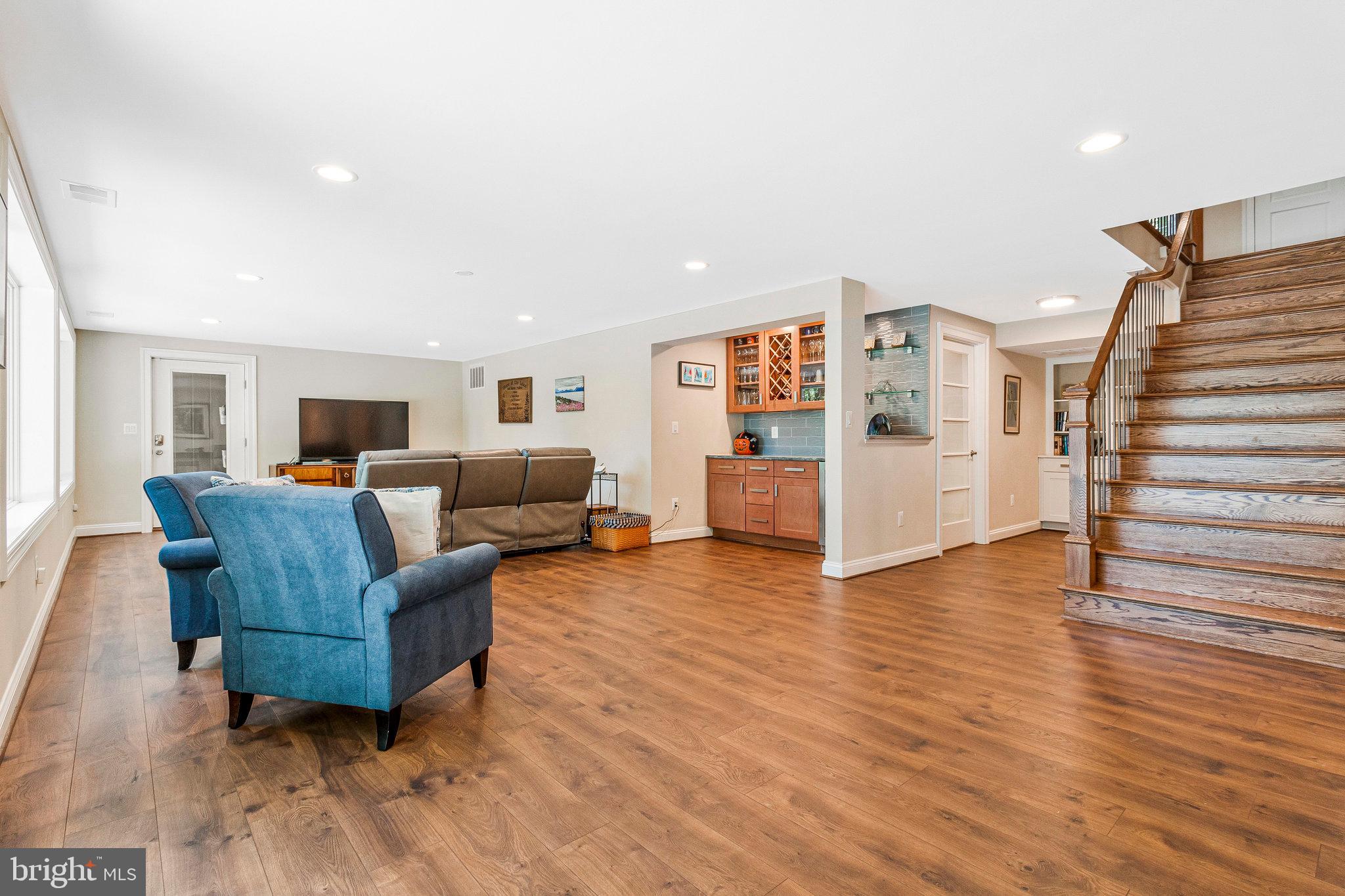 LAKE BARCROFT - Residential