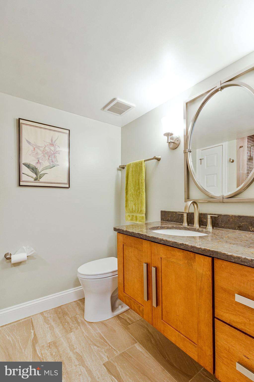 LAKE BARCROFT - Residential