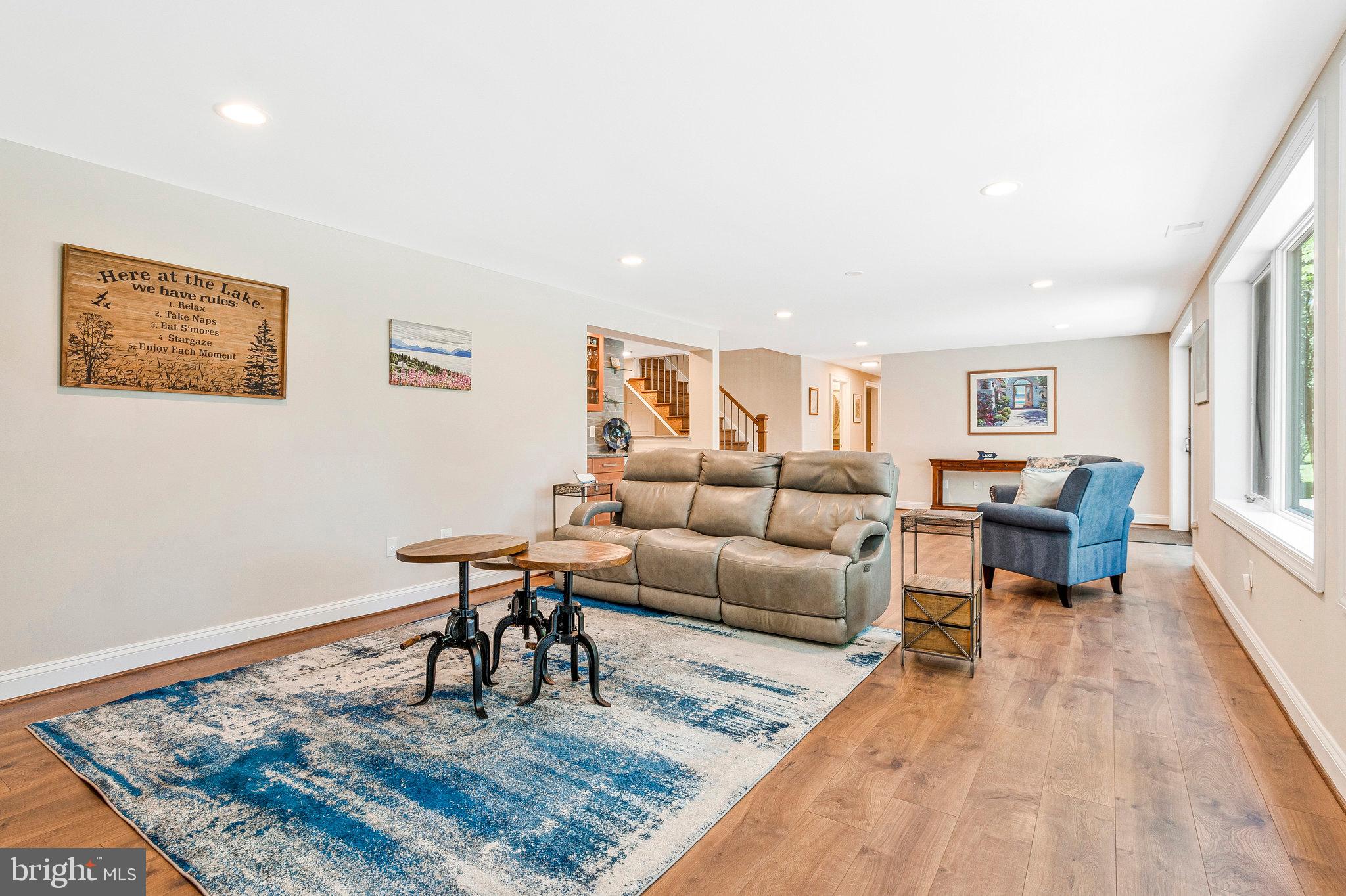 LAKE BARCROFT - Residential