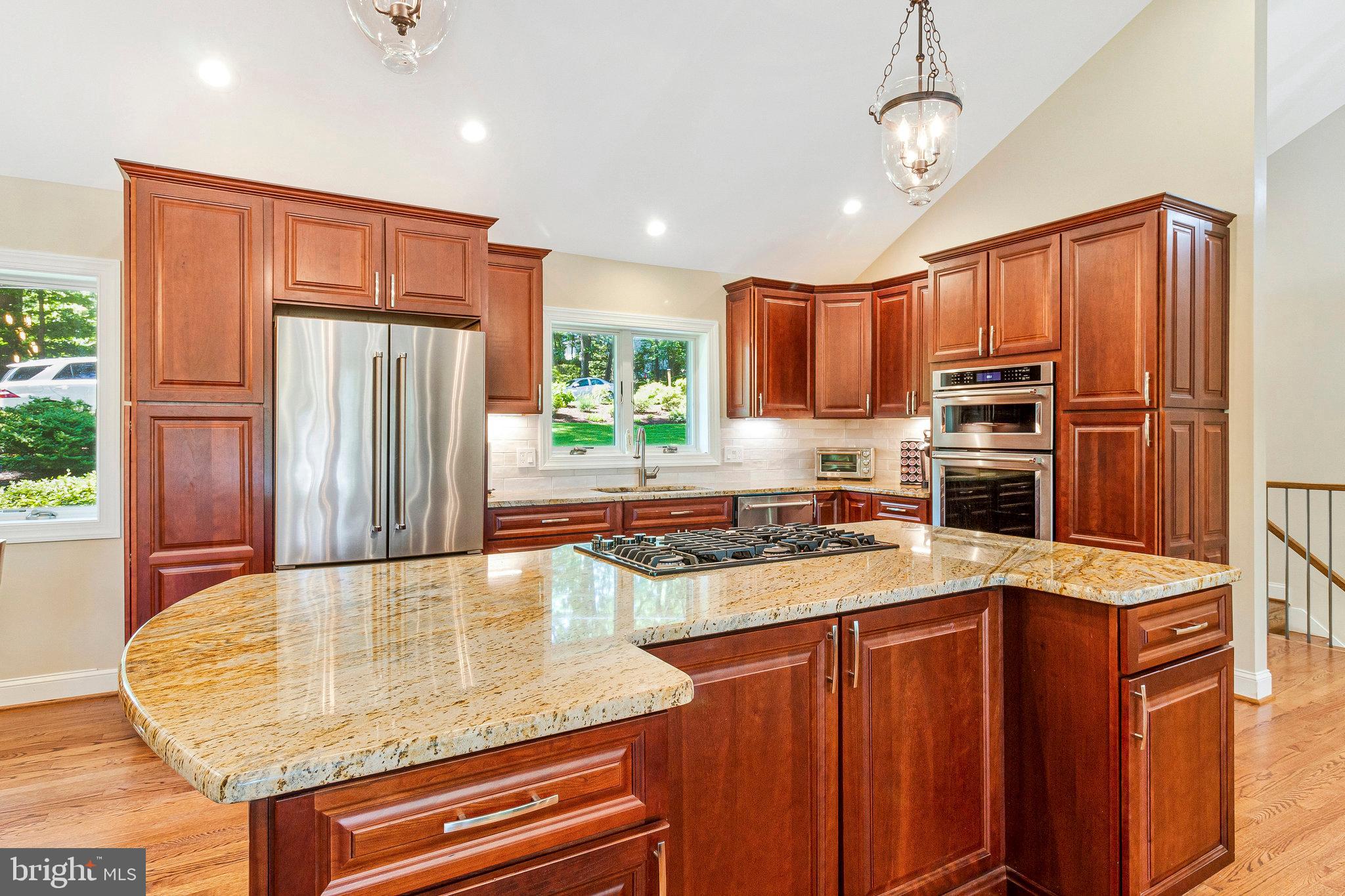 LAKE BARCROFT - Residential