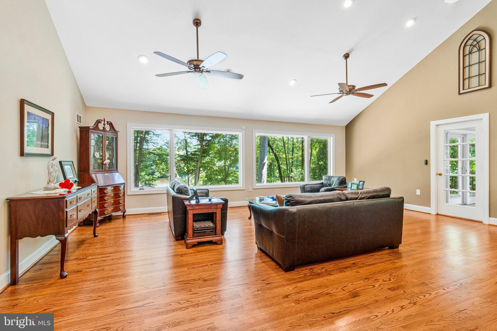 LAKE BARCROFT - Residential