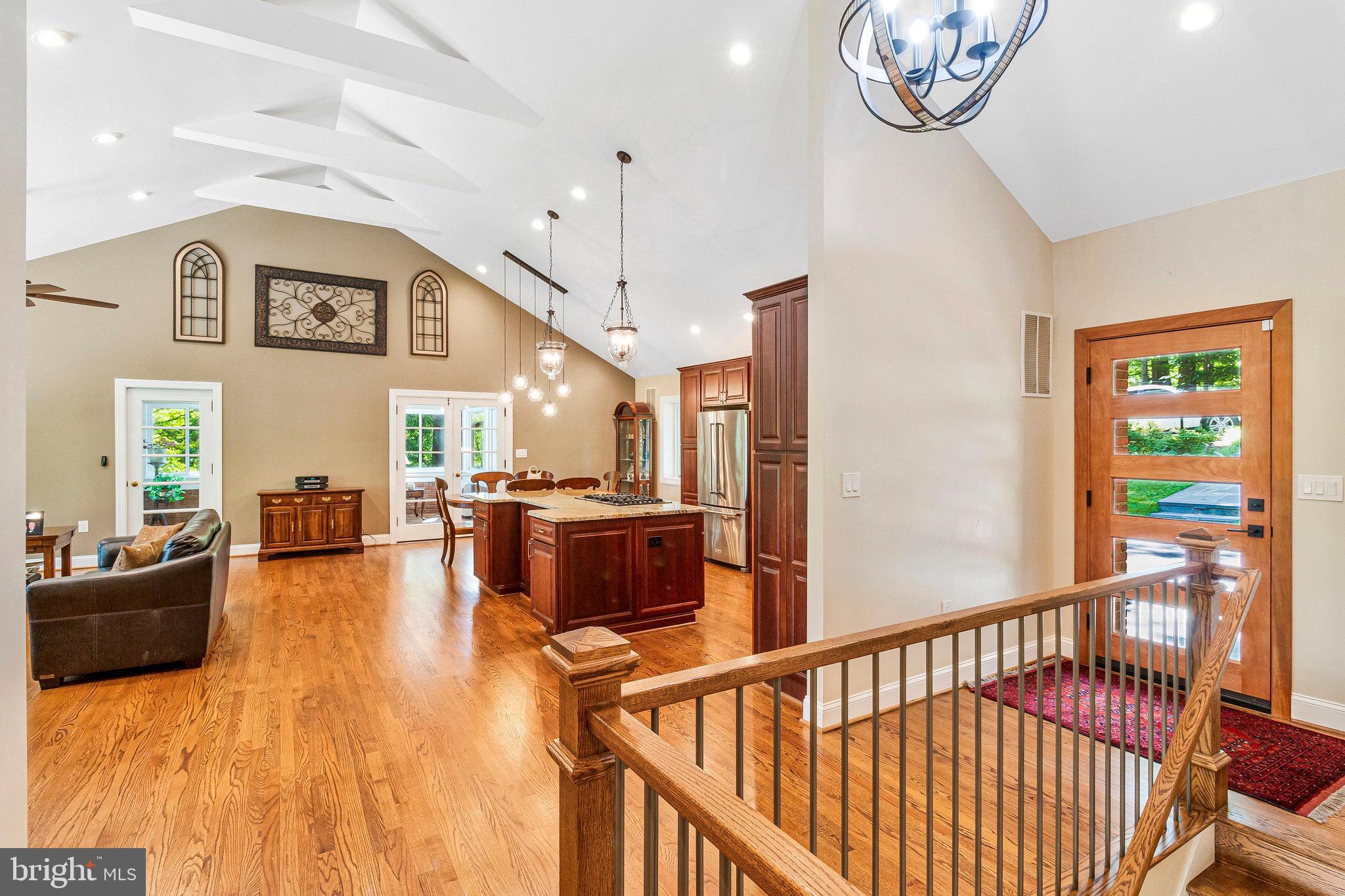 LAKE BARCROFT - Residential