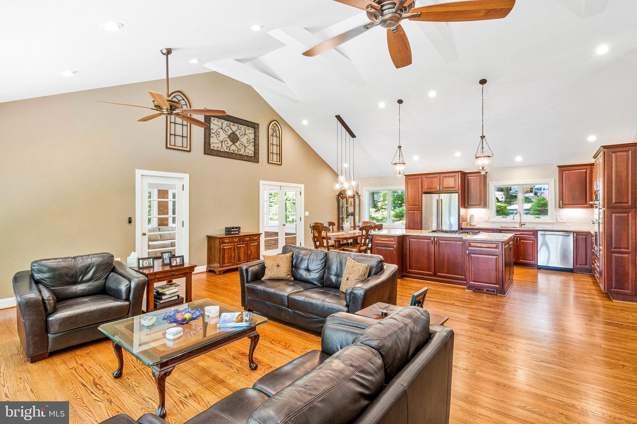 LAKE BARCROFT - Residential