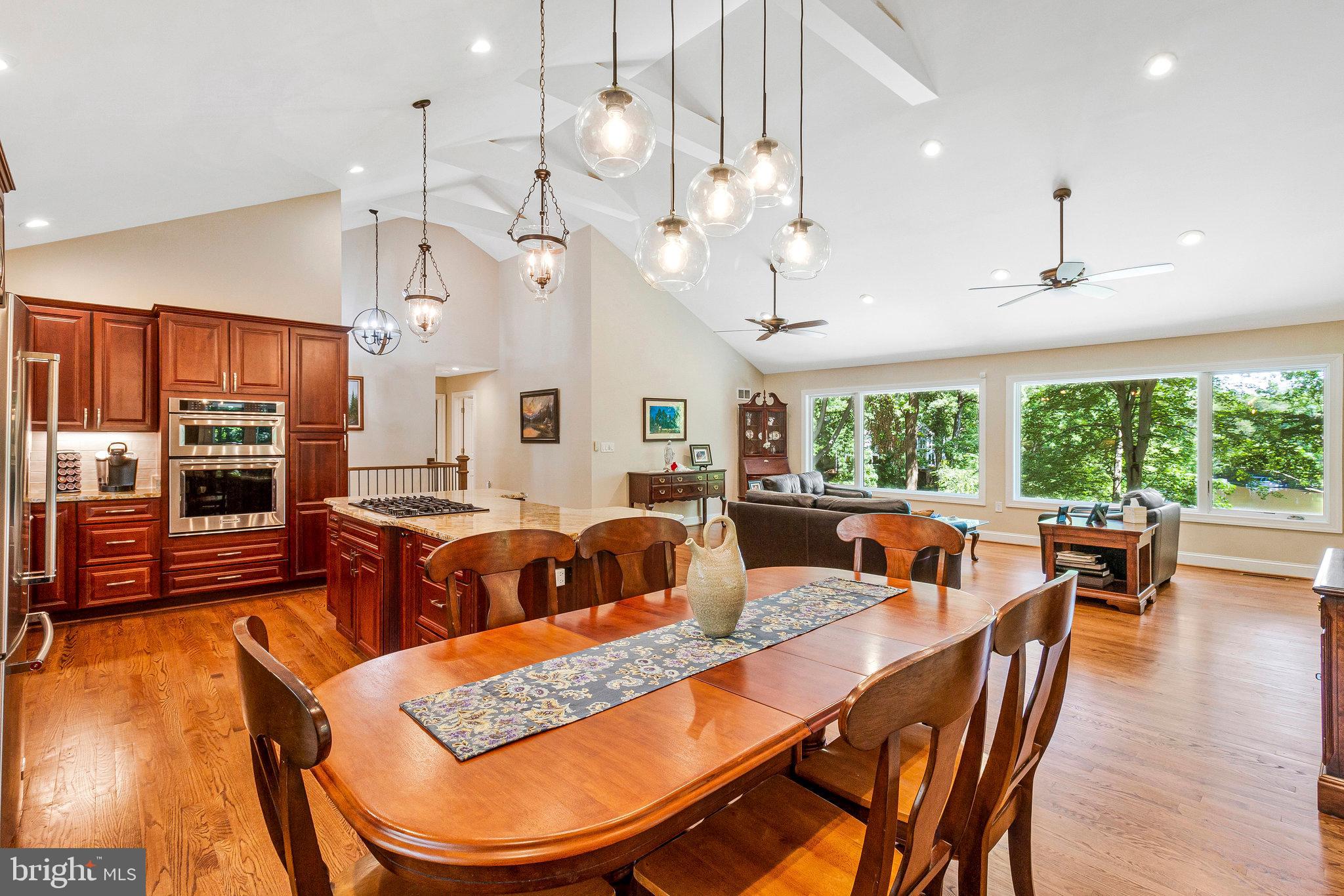 LAKE BARCROFT - Residential