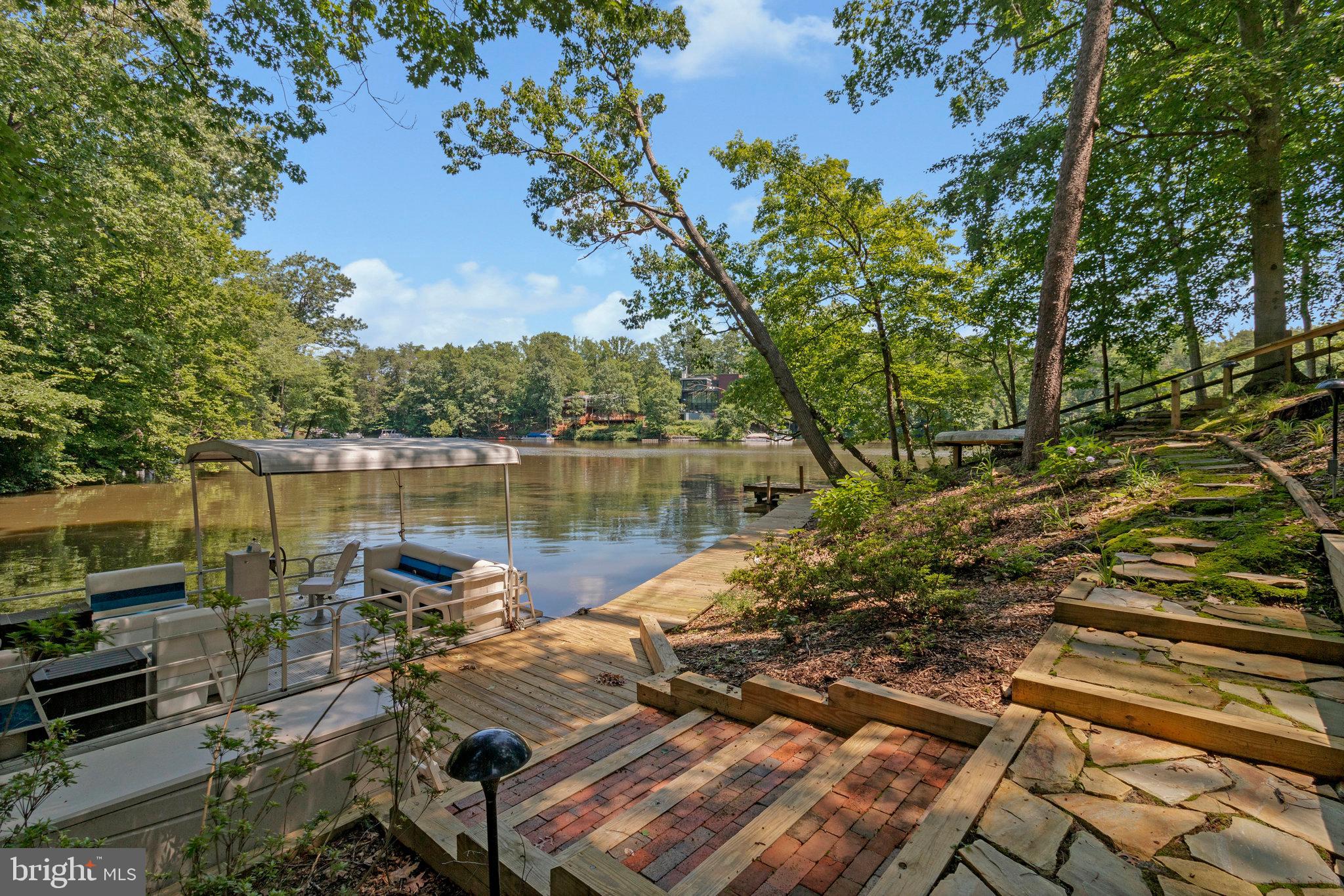 LAKE BARCROFT - Residential