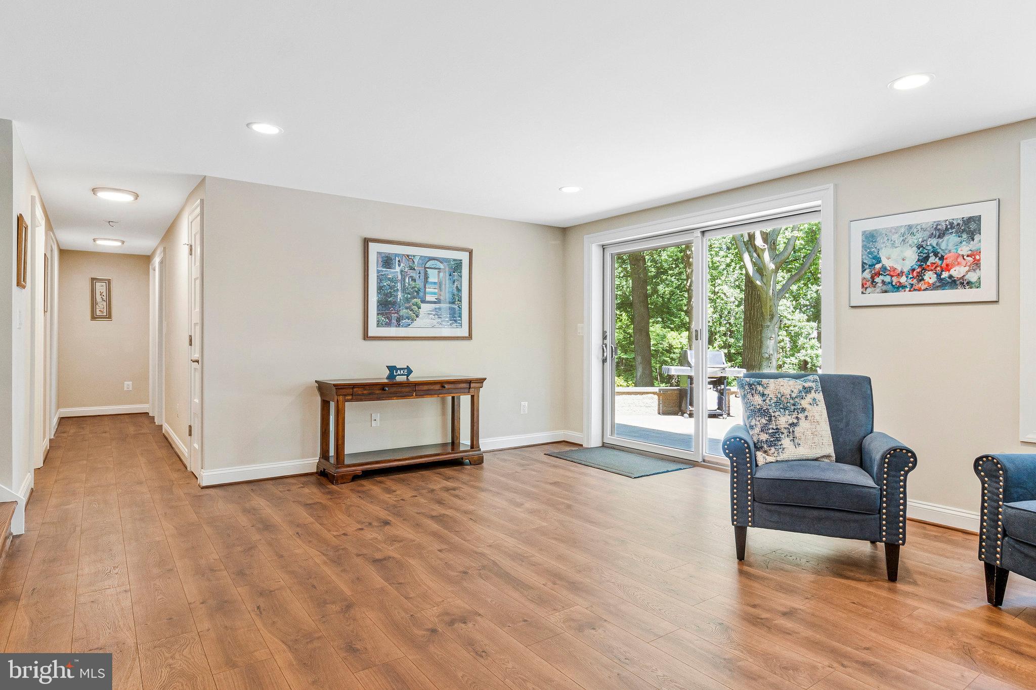 LAKE BARCROFT - Residential