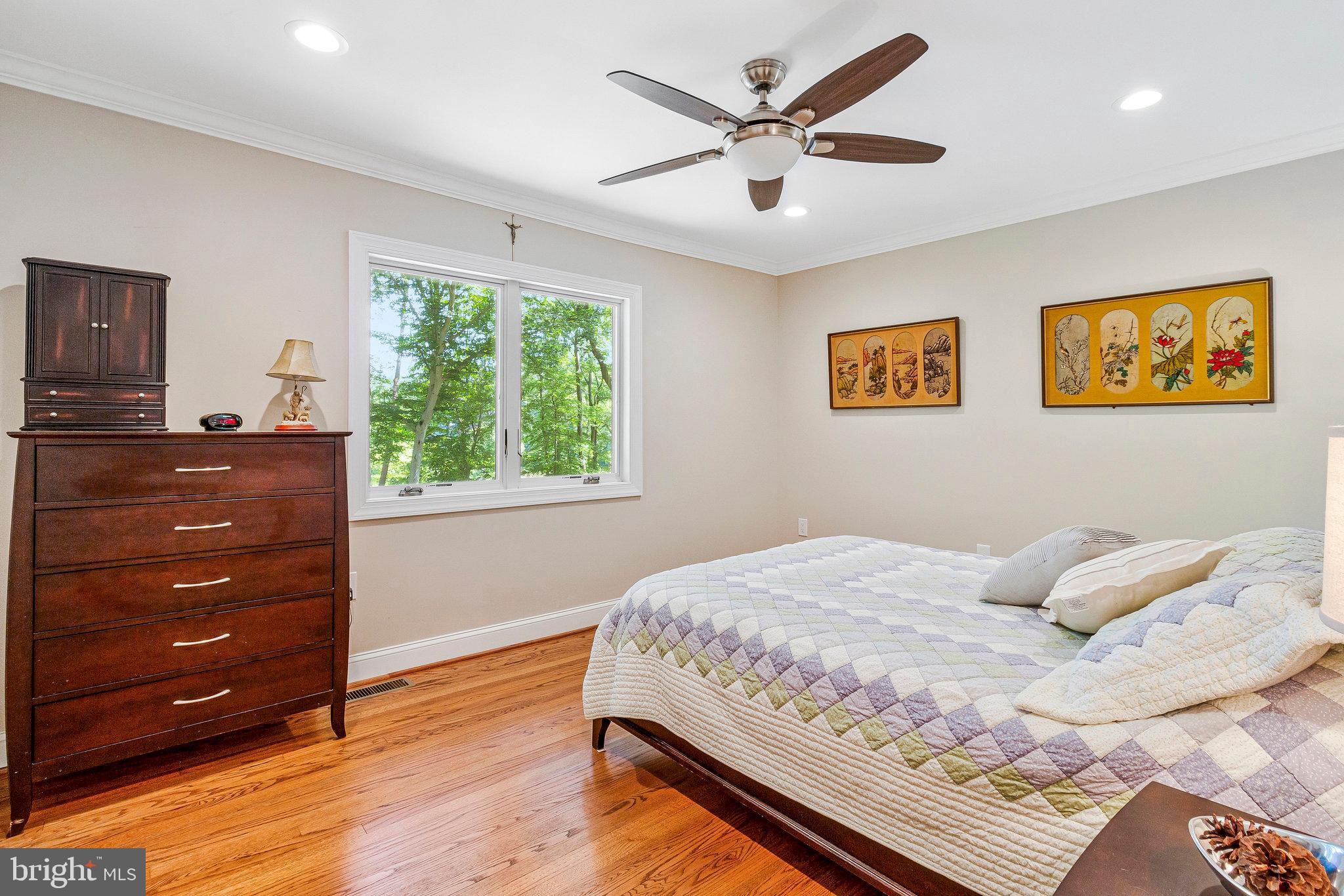 LAKE BARCROFT - Residential