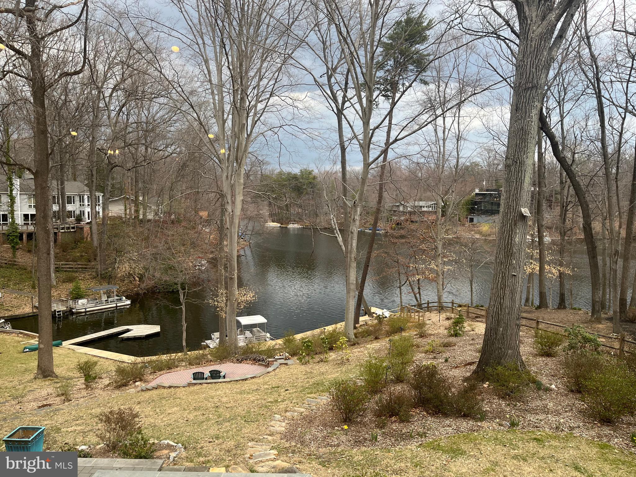 LAKE BARCROFT - Residential
