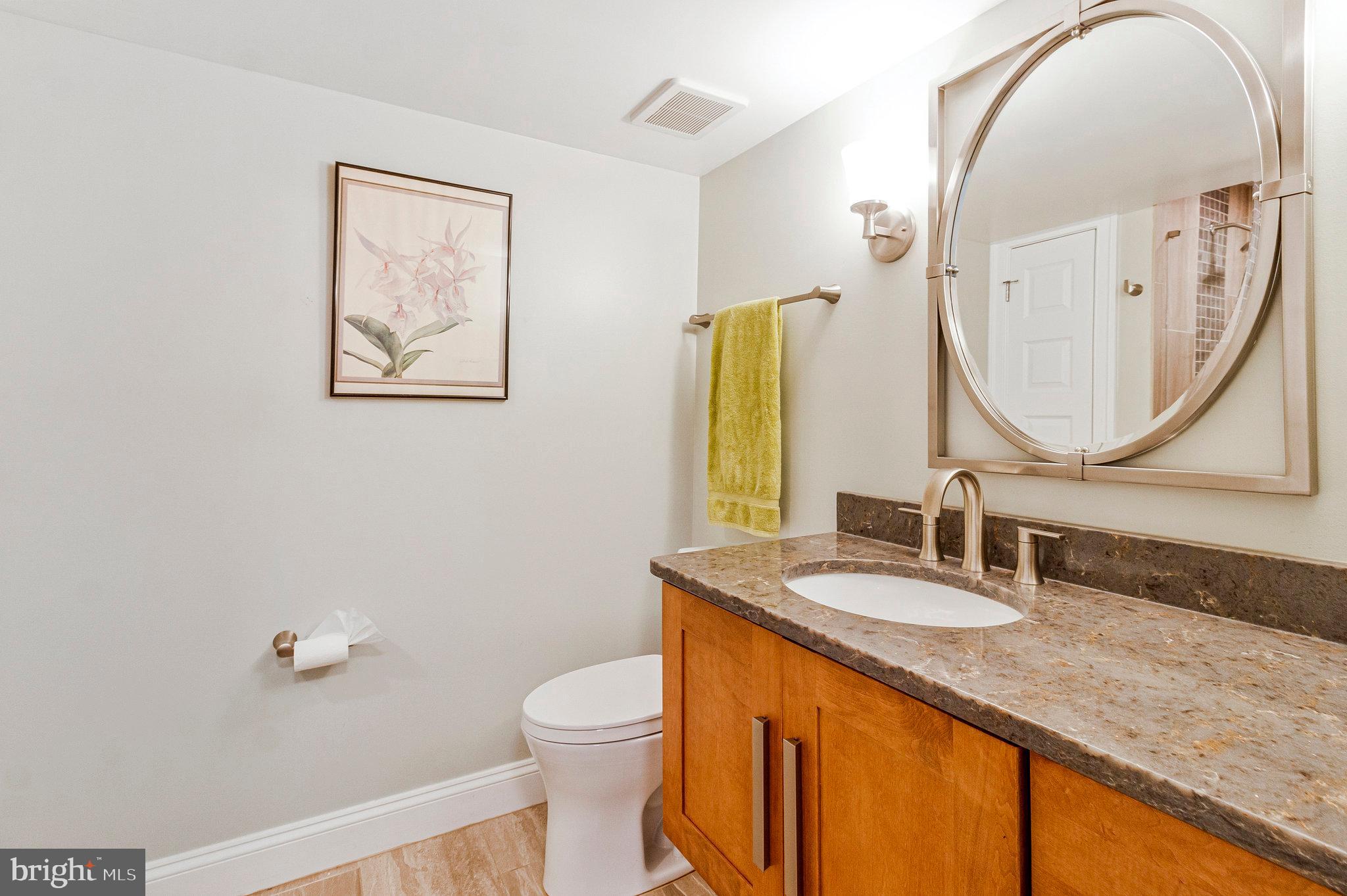 LAKE BARCROFT - Residential