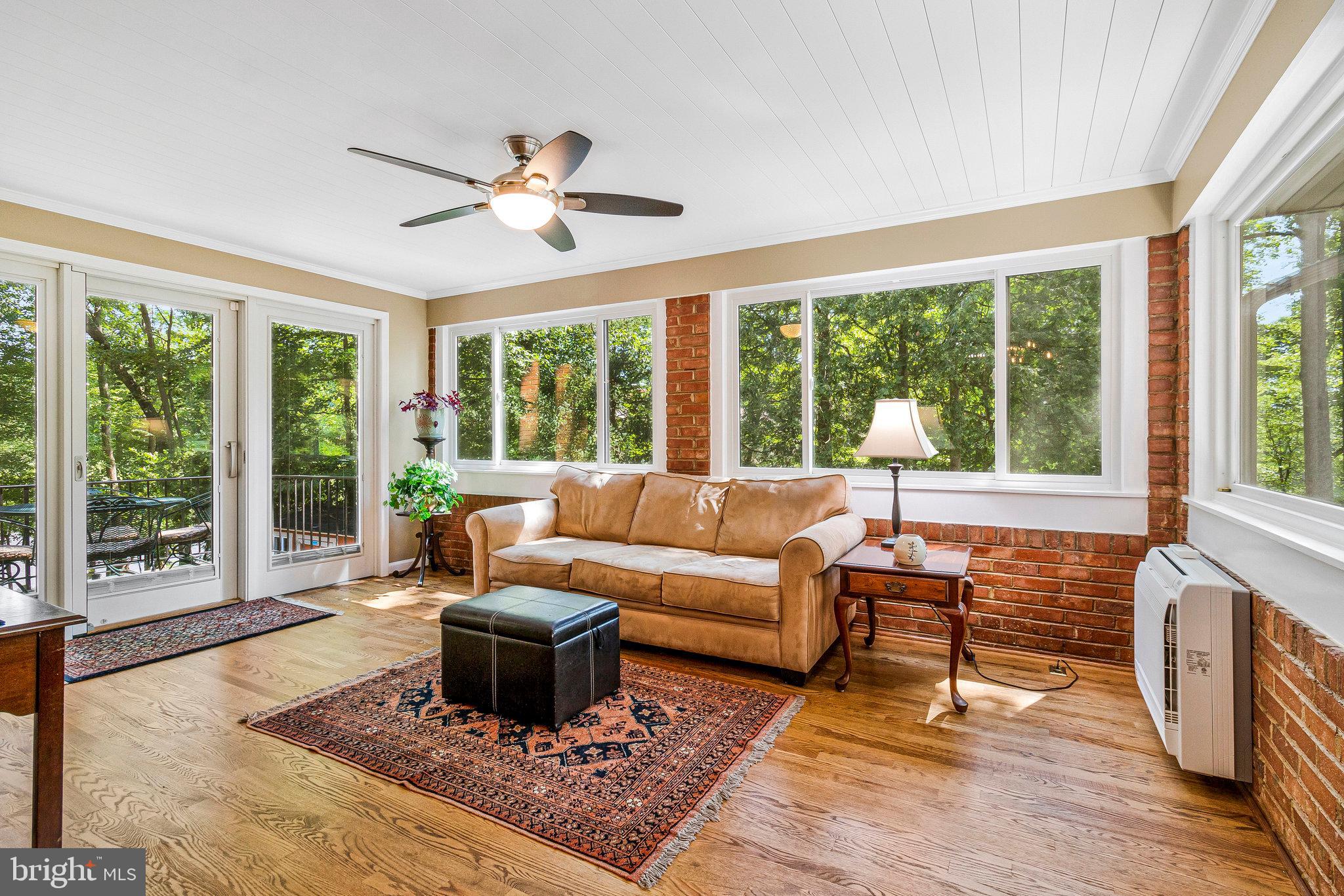 LAKE BARCROFT - Residential