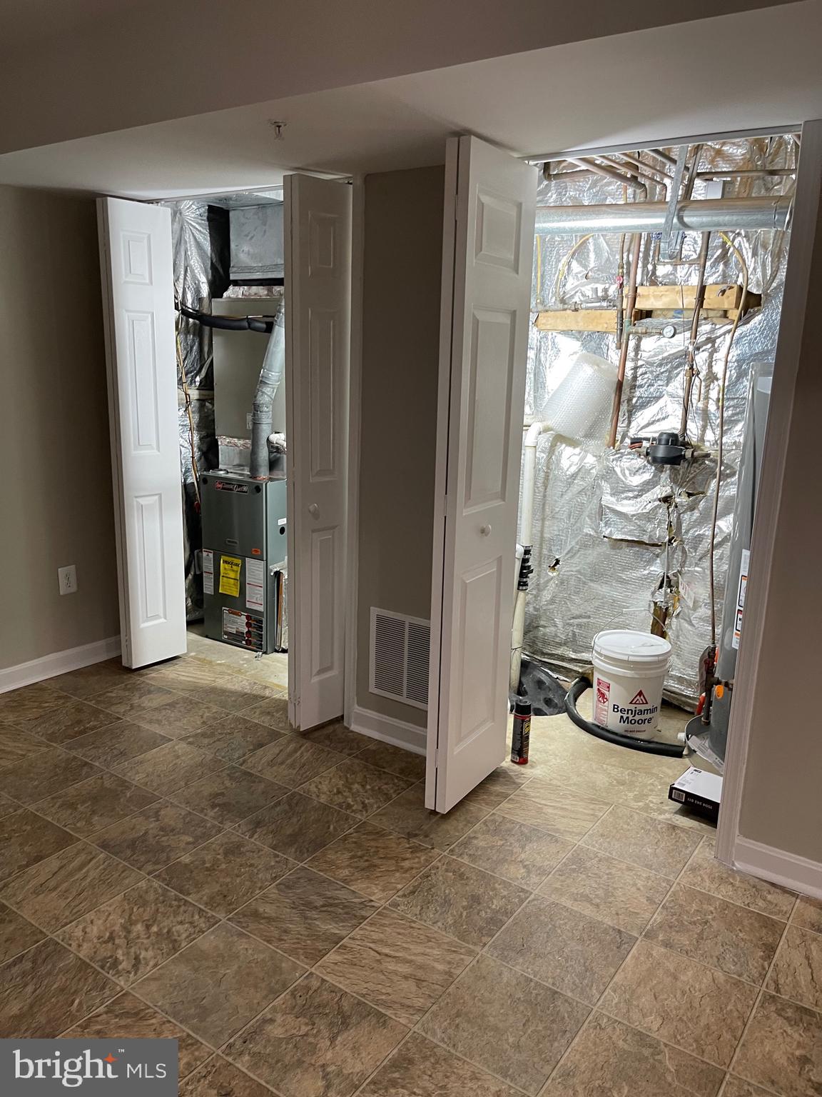 SOMERSET - Residential Lease