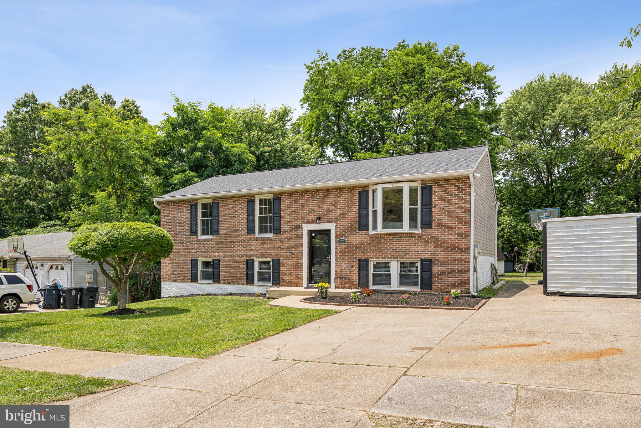 12711 LAMPTON LANE