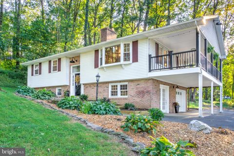 Photo of 124 Oakridge Drive, NEW HOLLAND, PA 17557 (MLS # PALA2076192)