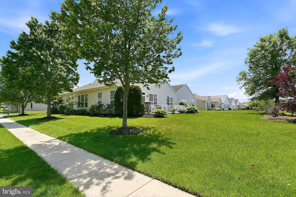 Photo of 4 Ambrose Drive, COLUMBUS, NJ 08022 (MLS # NJBL2112152)