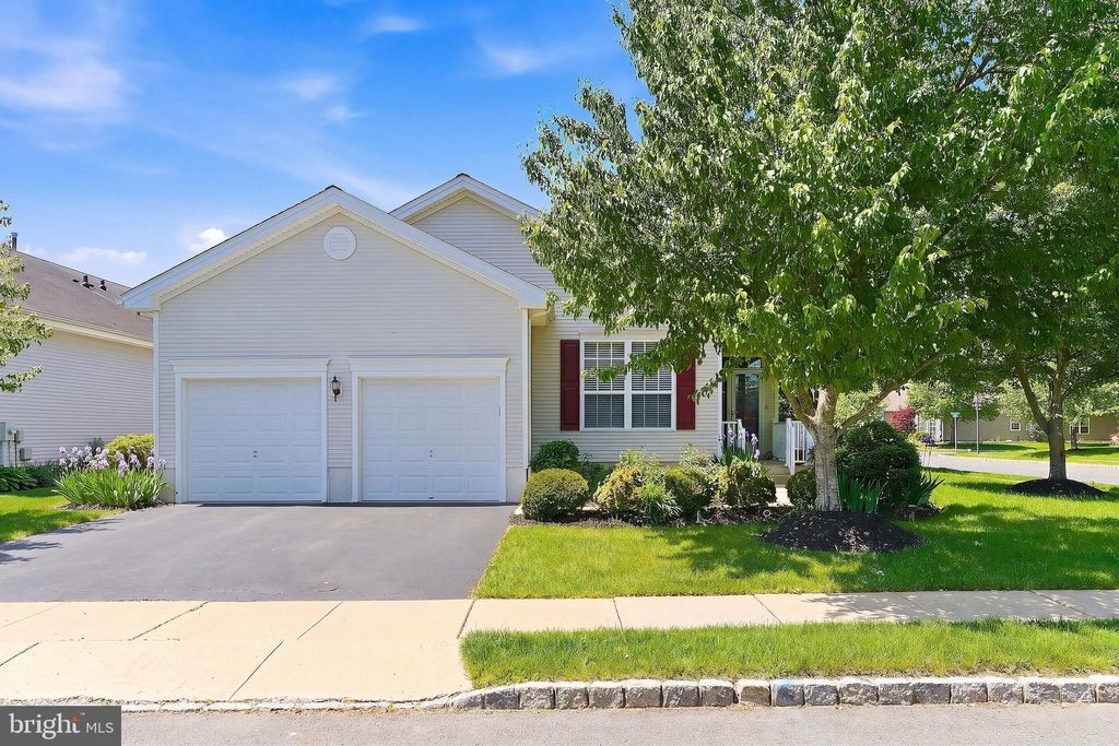 Photo of 4 Ambrose Drive, COLUMBUS, NJ 08022 (MLS # NJBL2112152)