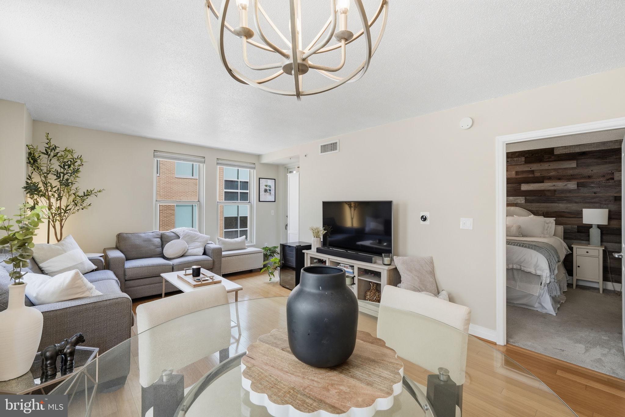 915 E E STREET NW 1101