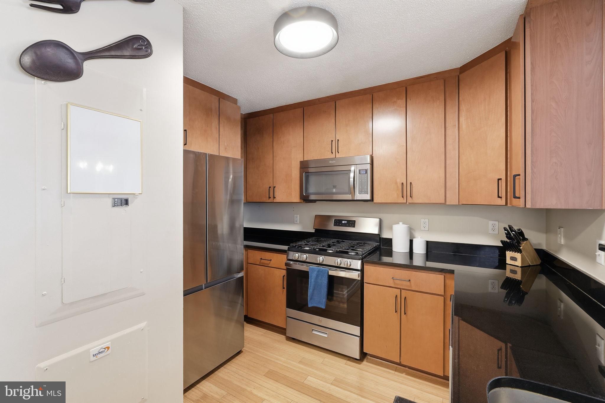 915 E E STREET NW 1101