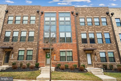 Townhouse For Sale - 2824 Lewis Avenue<br/> SUITLAND, MD 20746
