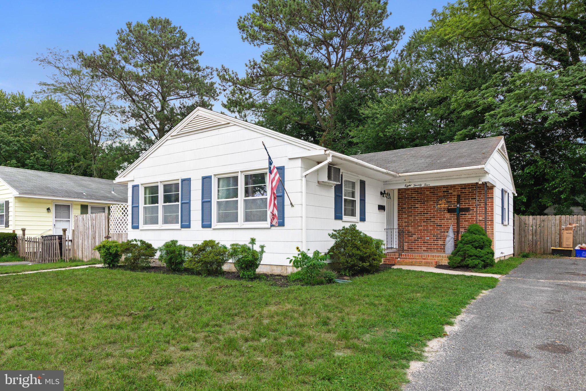 824 SPRINGFIELD CIRCLE