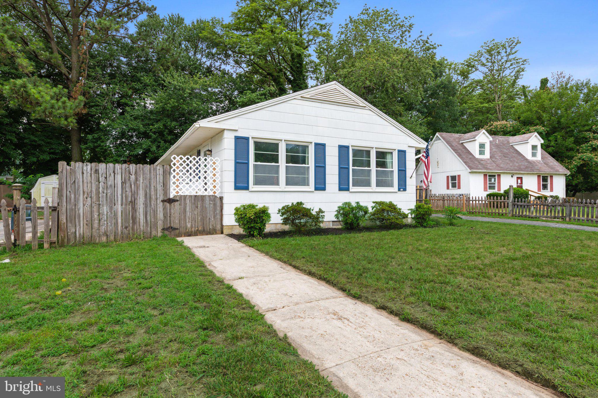 824 SPRINGFIELD CIRCLE