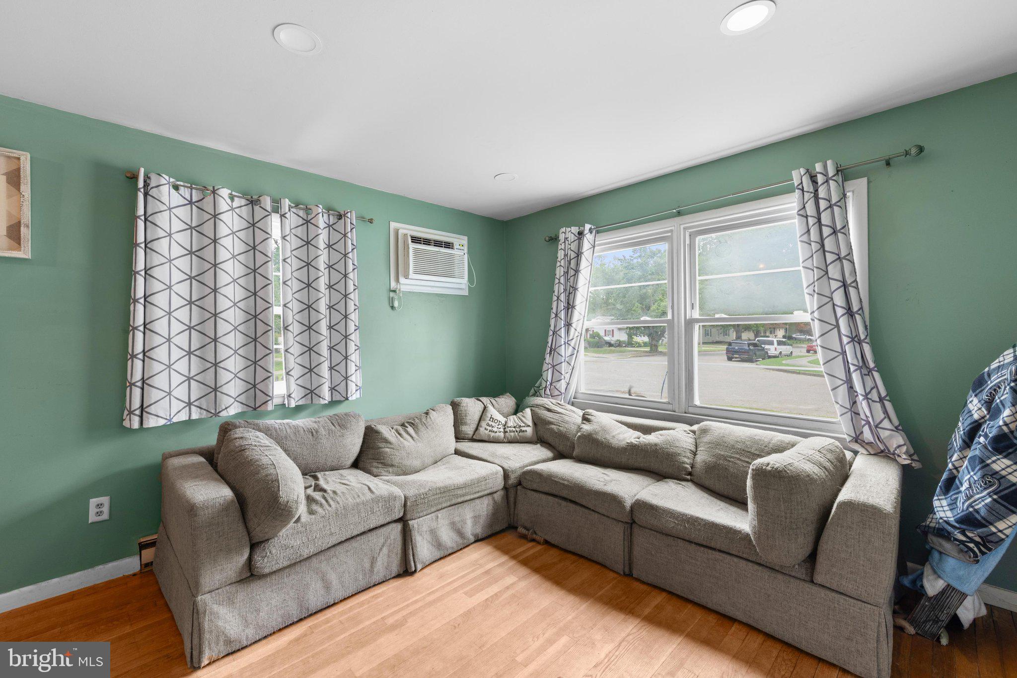 824 SPRINGFIELD CIRCLE