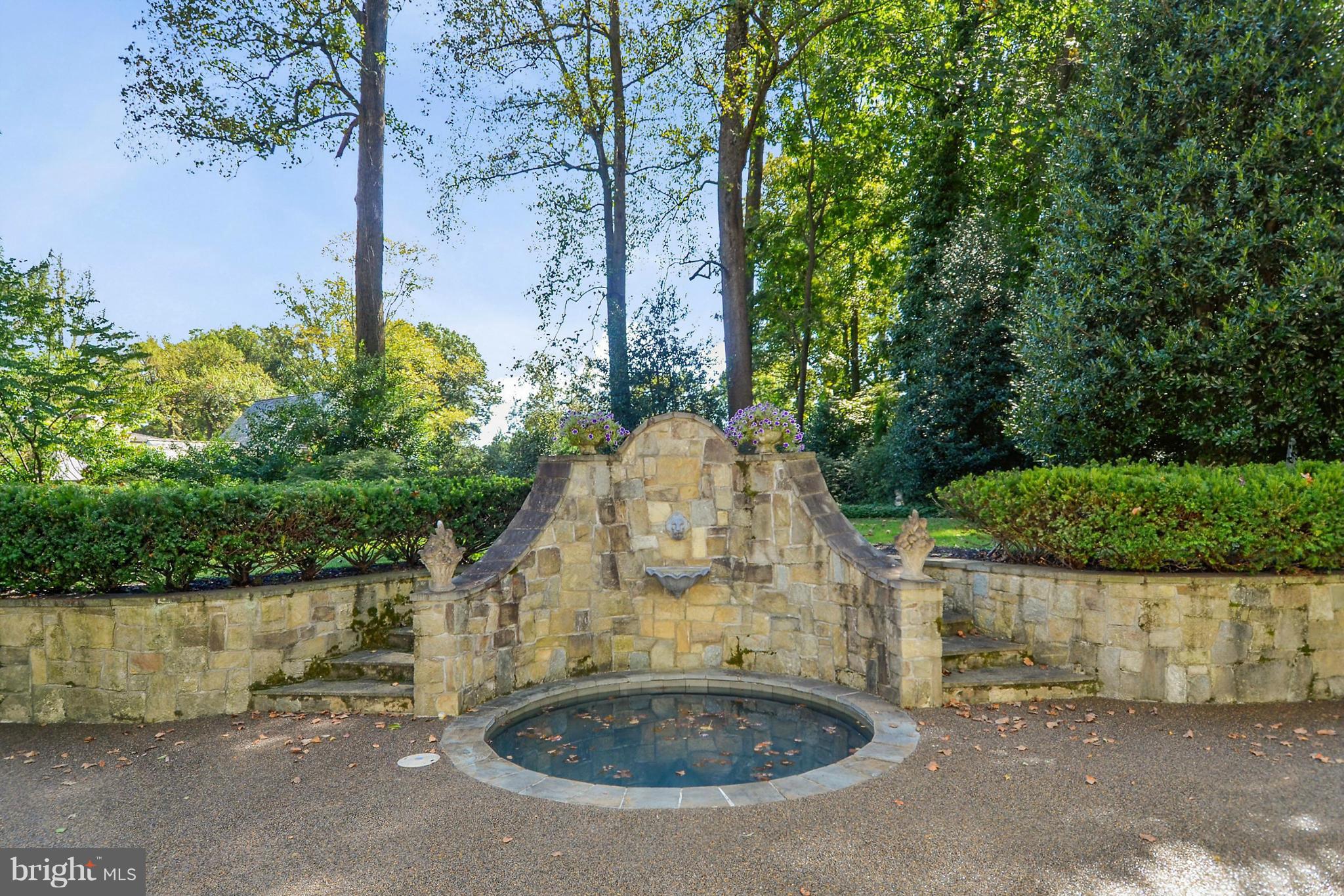 BRADLEY HILLS GROVE - Residential