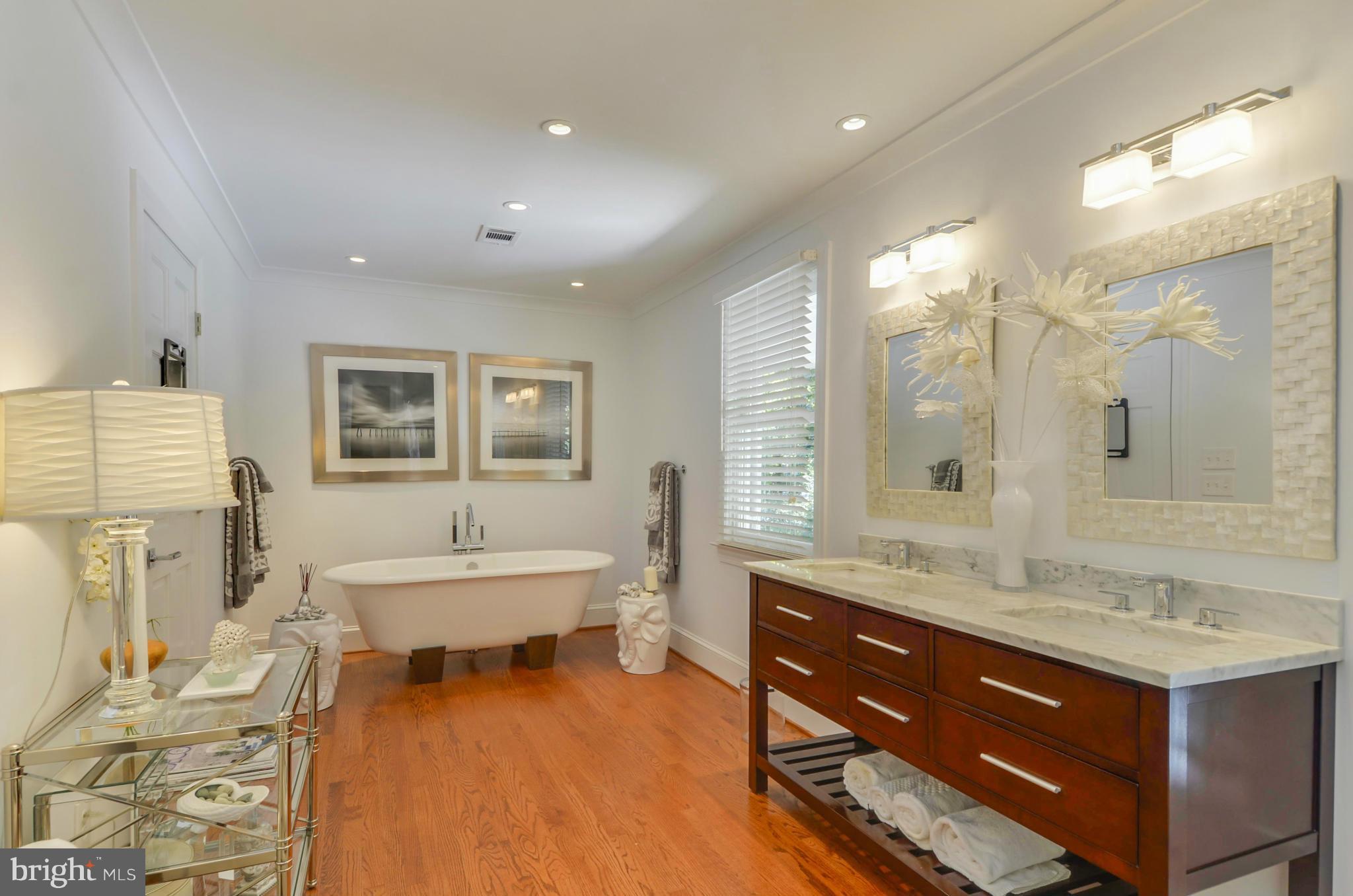 BRADLEY HILLS GROVE - Residential