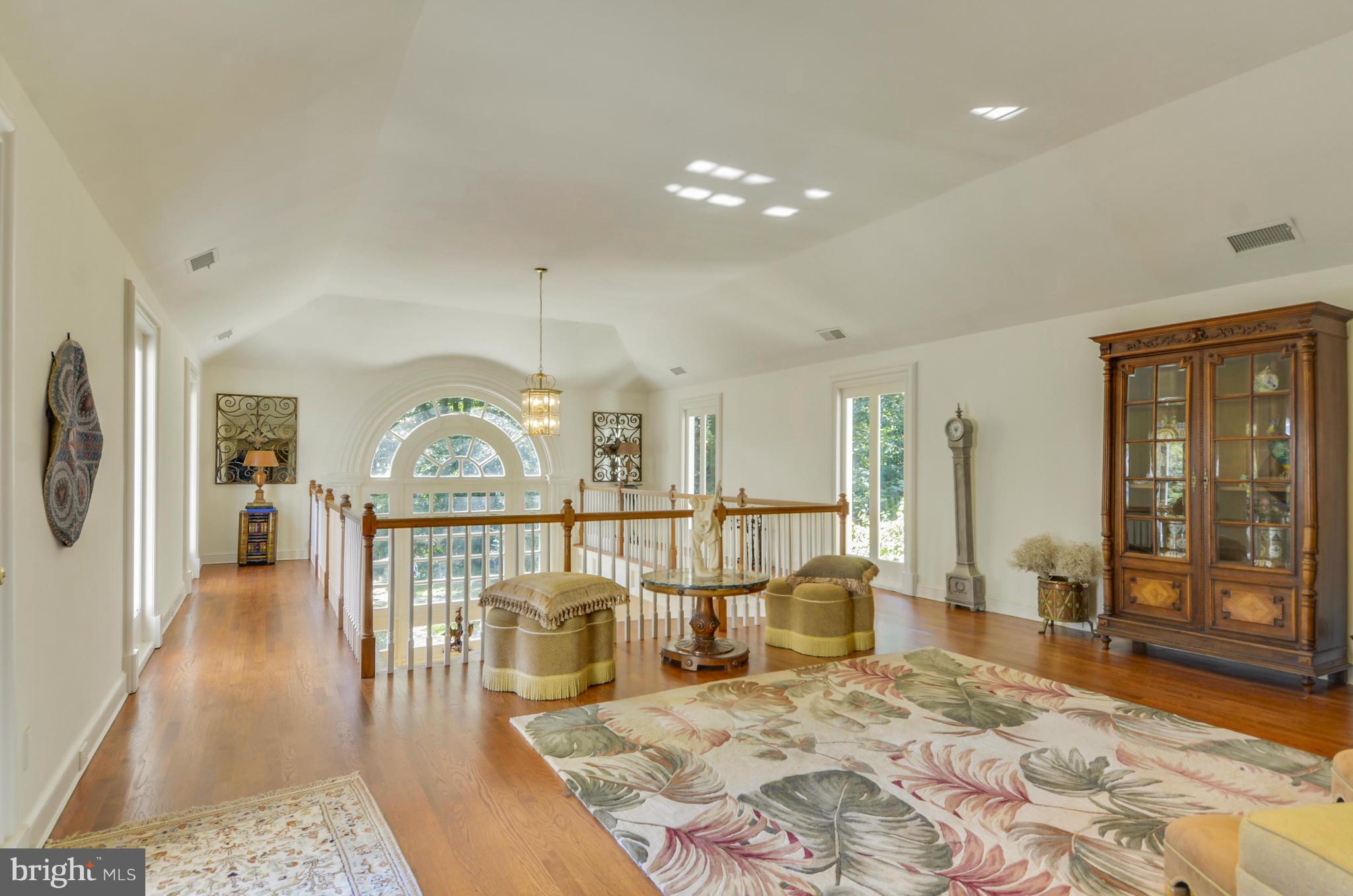 BRADLEY HILLS GROVE - Residential