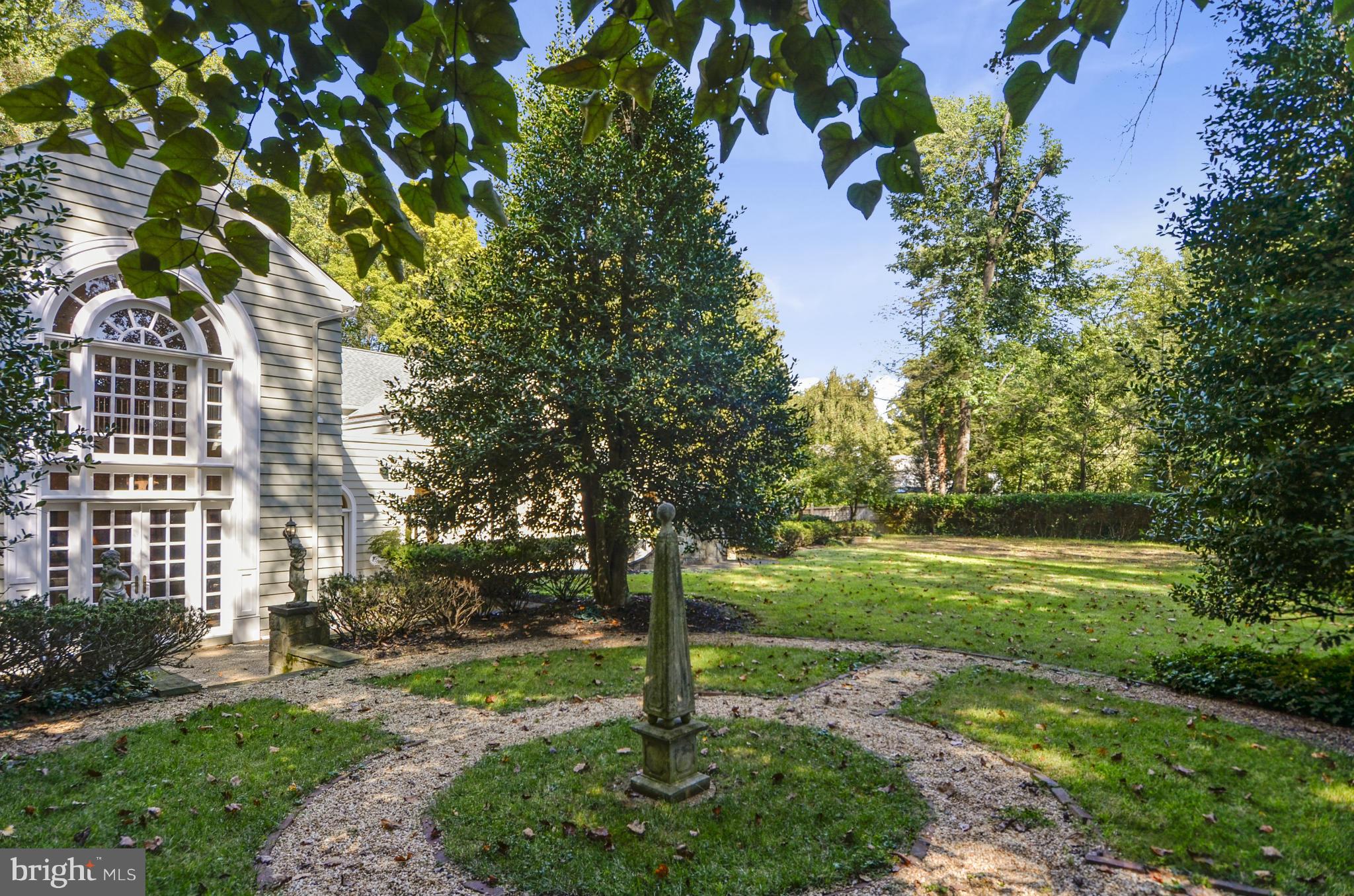 BRADLEY HILLS GROVE - Residential