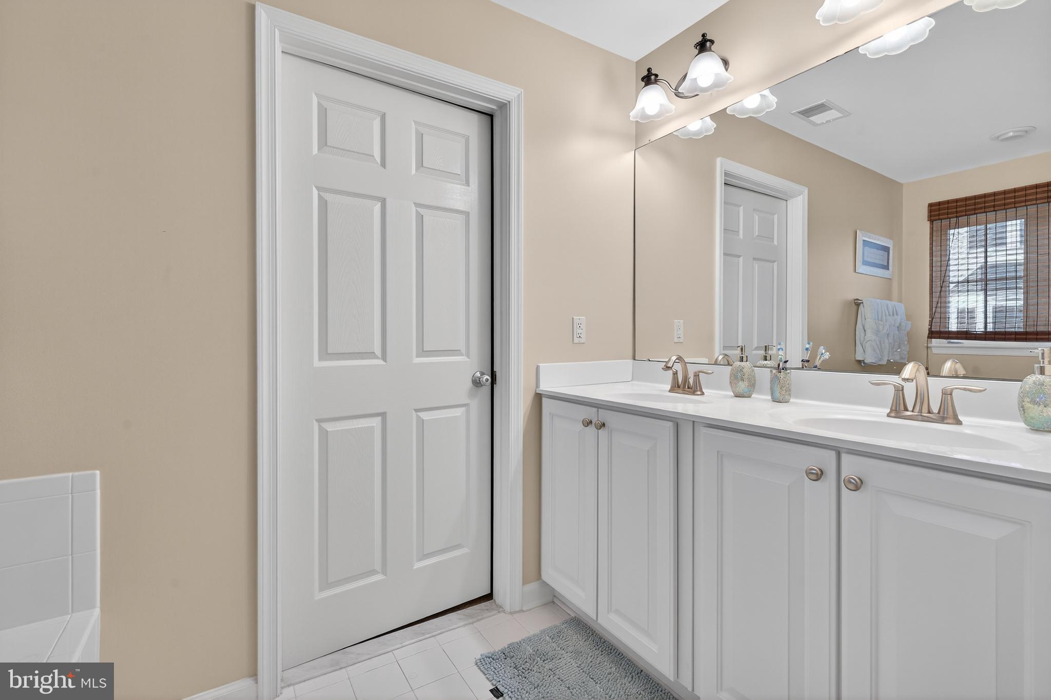 GRANDE AT CANAL POINTE - Residential