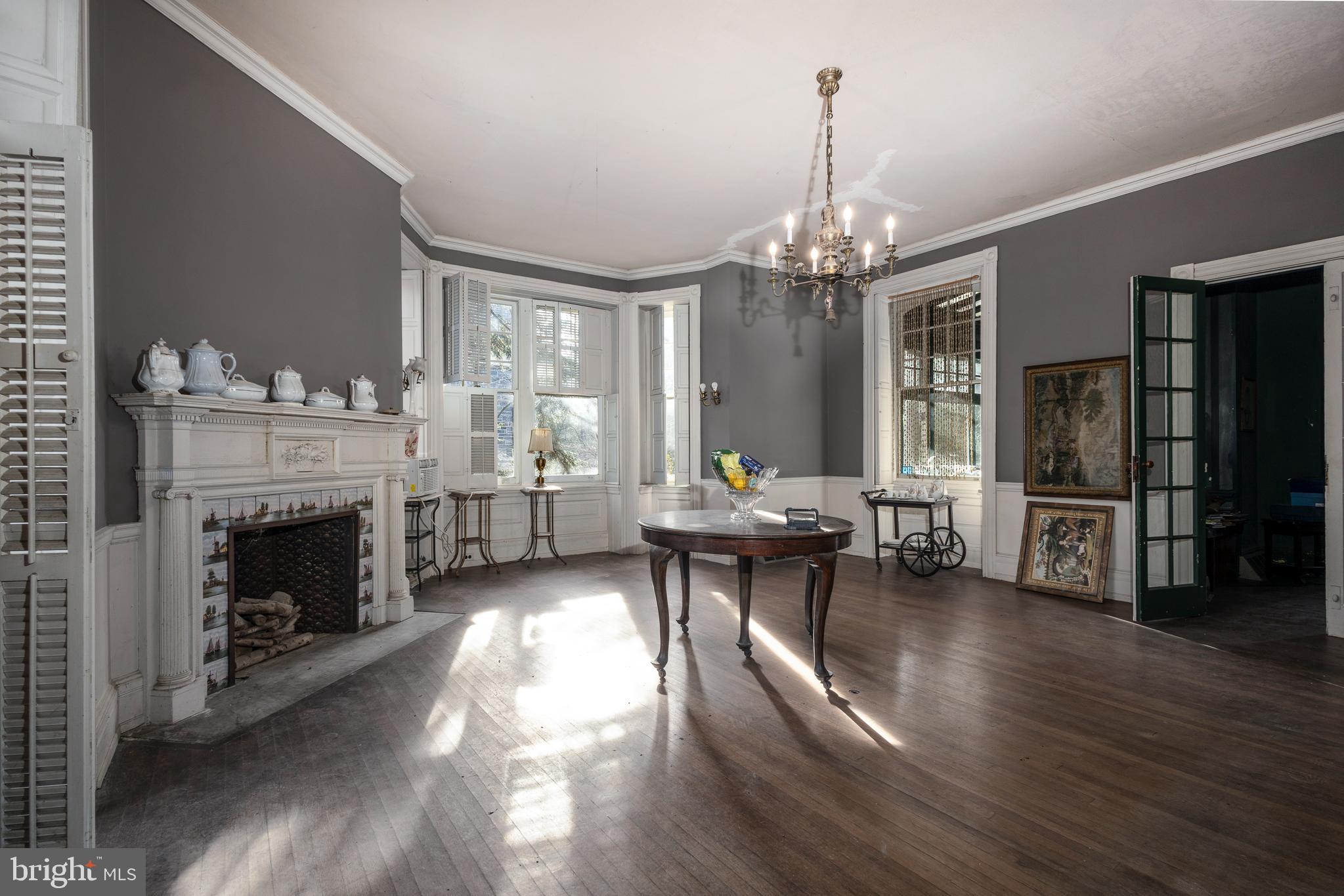 CHESTNUT HILL - Residential