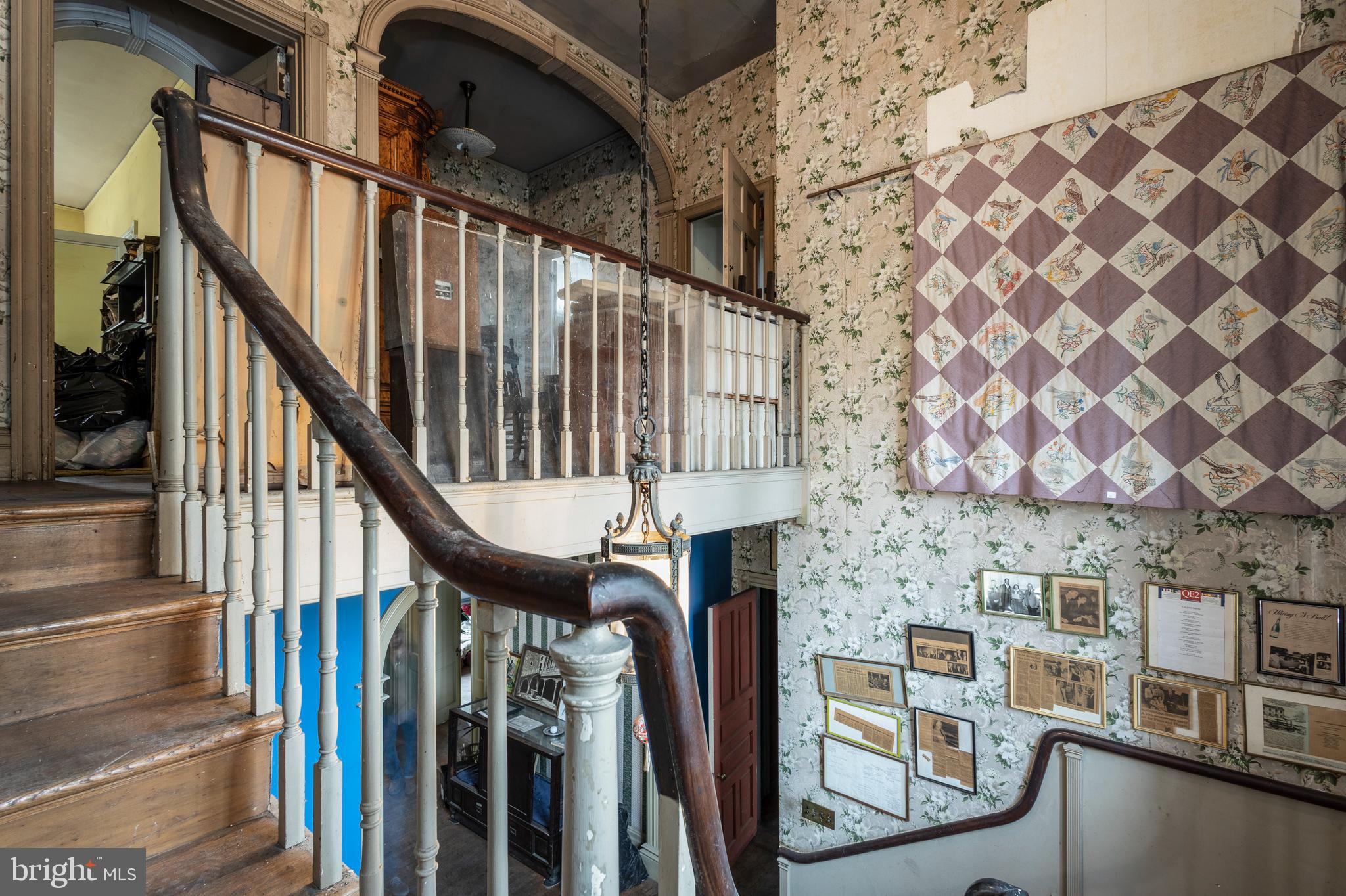 CHESTNUT HILL - Residential