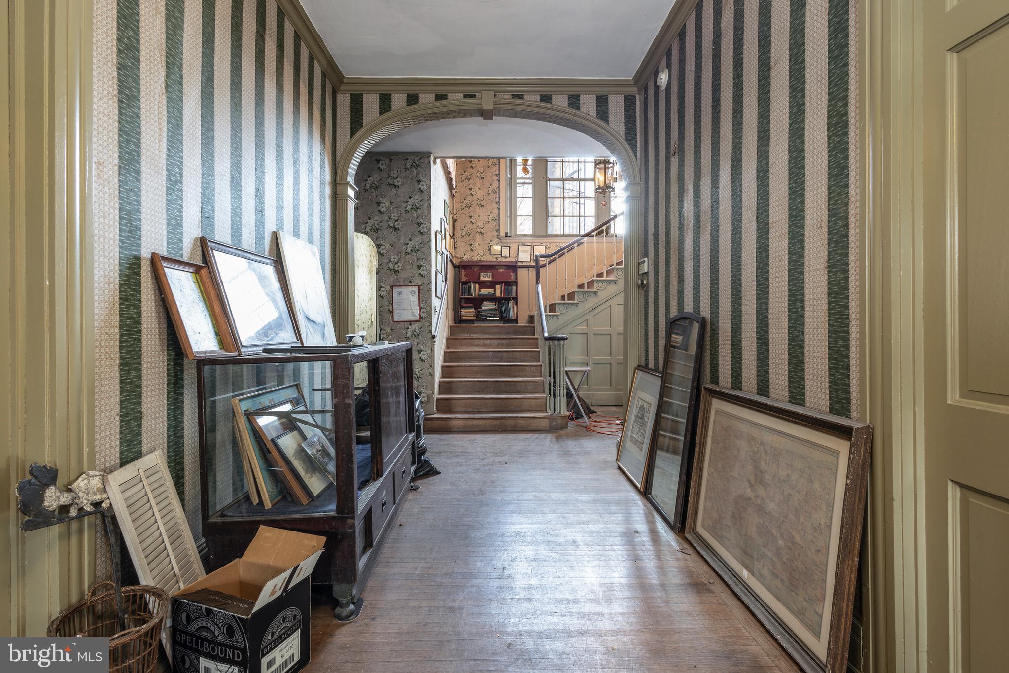 CHESTNUT HILL - Residential