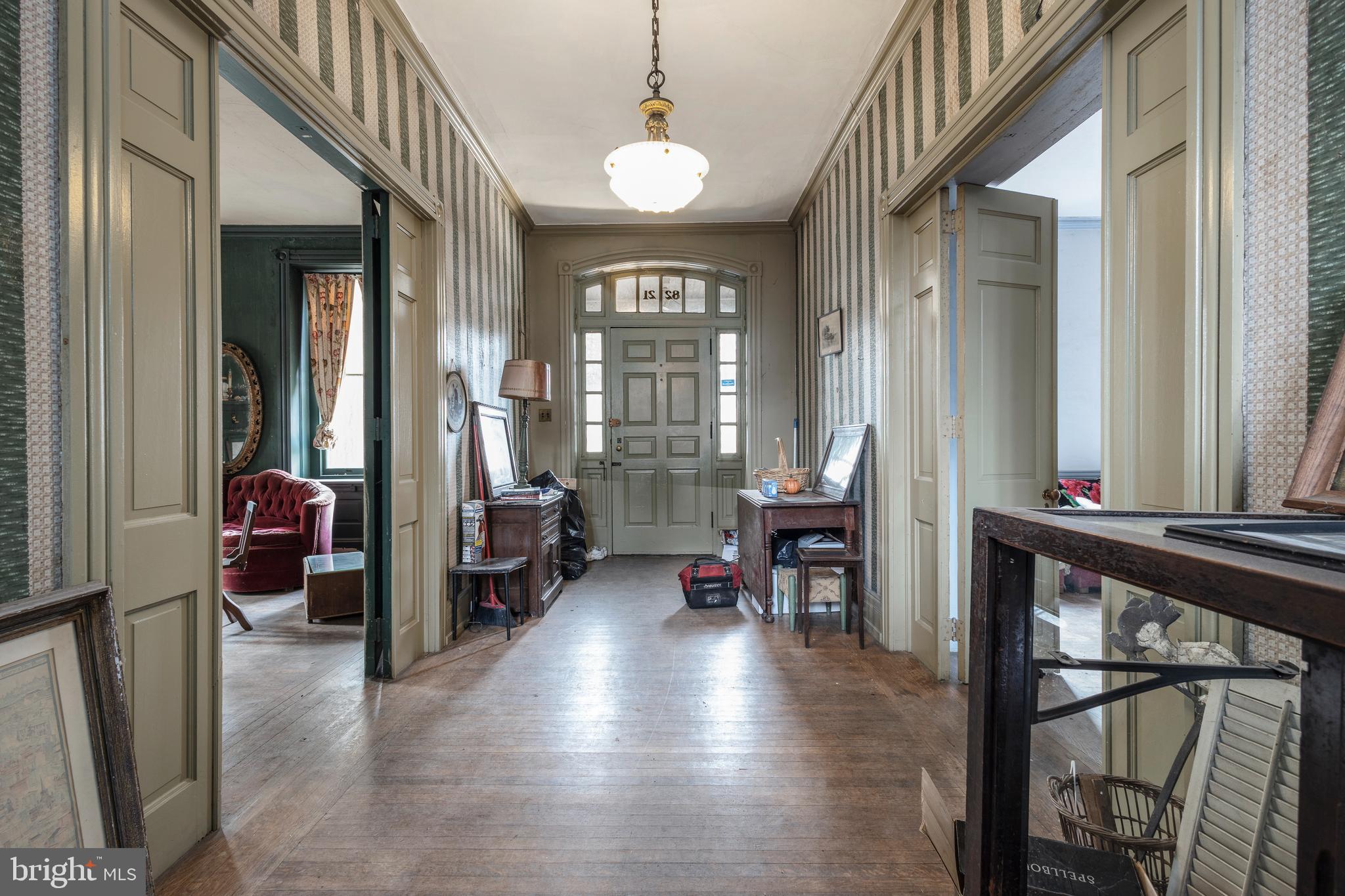 CHESTNUT HILL - Residential