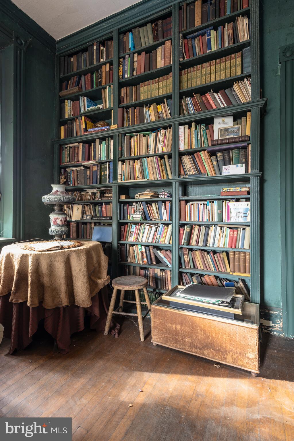 CHESTNUT HILL - Residential