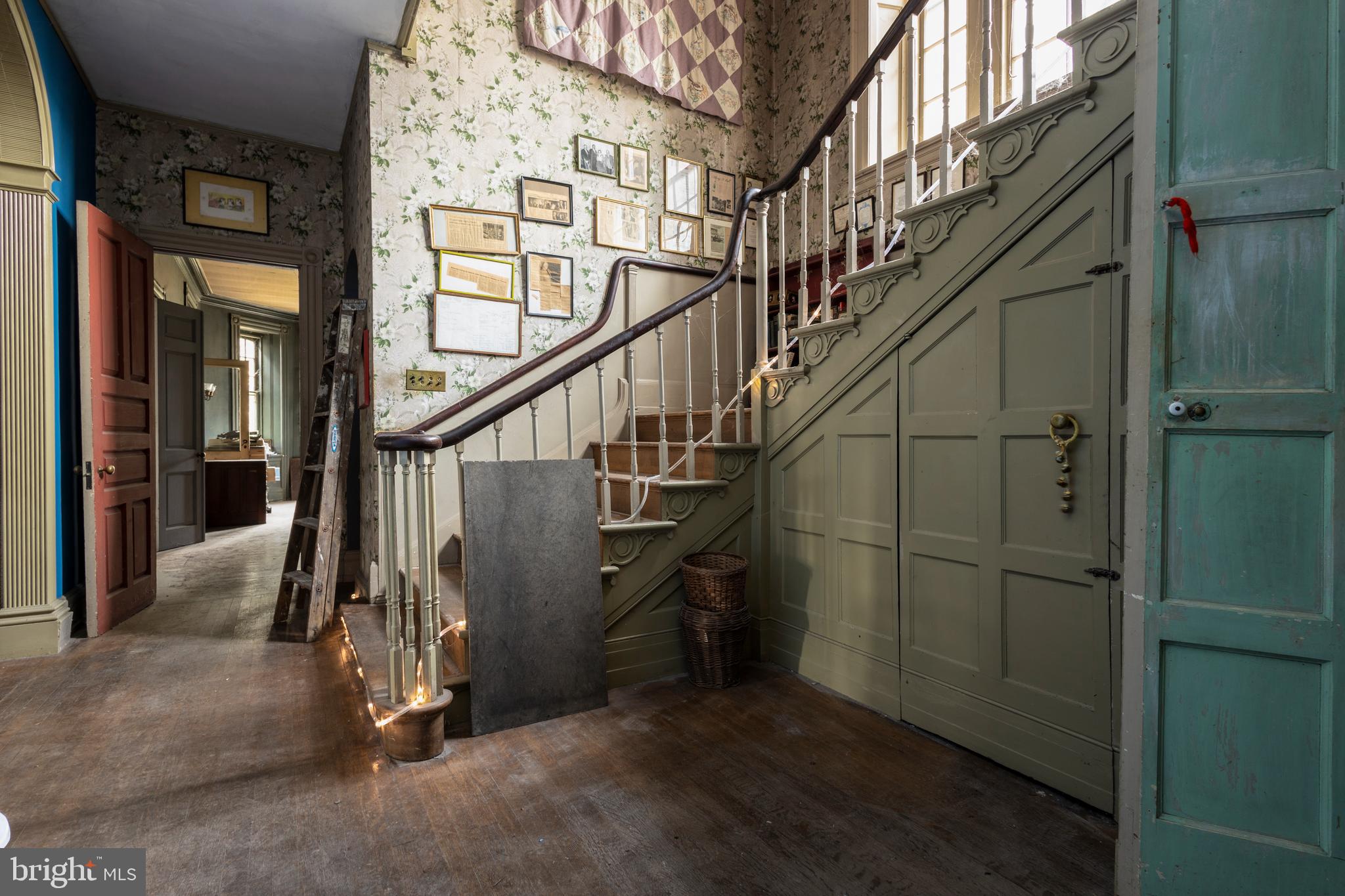 CHESTNUT HILL - Residential