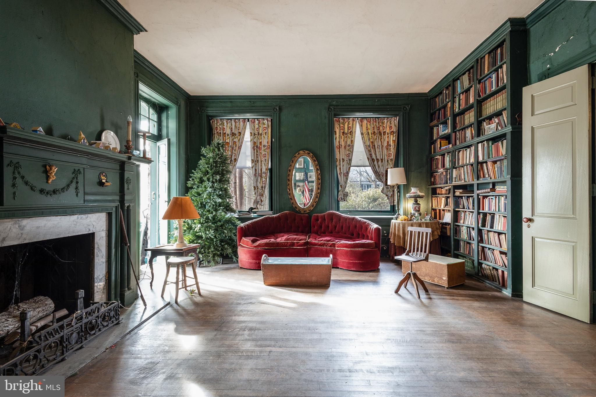 CHESTNUT HILL - Residential