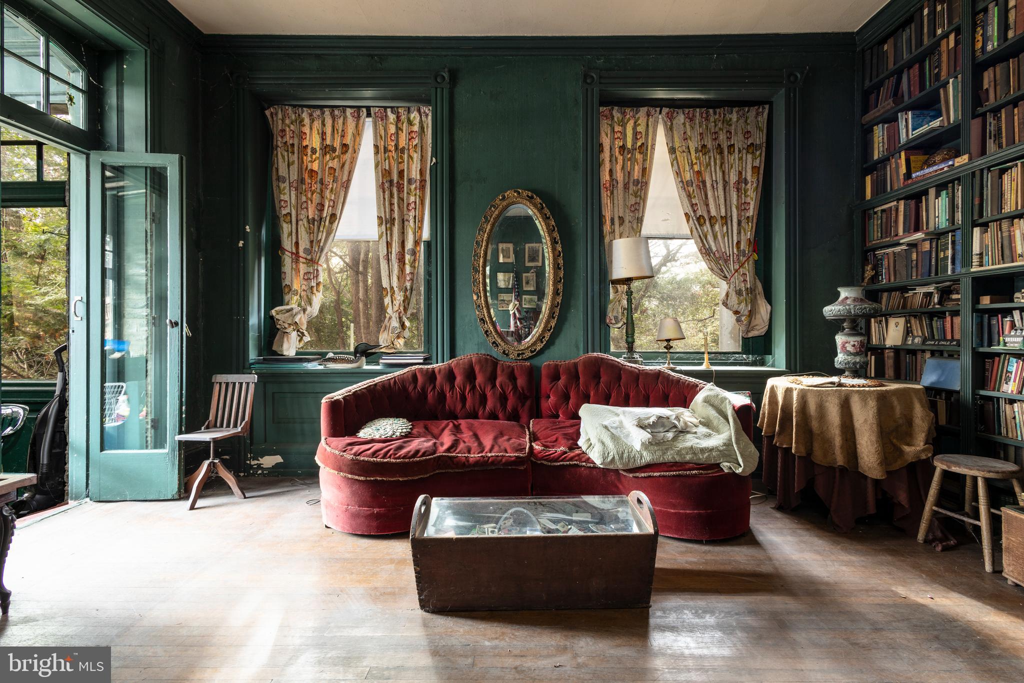 CHESTNUT HILL - Residential