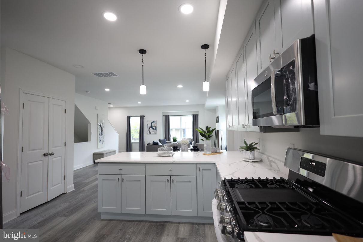 MCMULLEN SQUARE - Residential