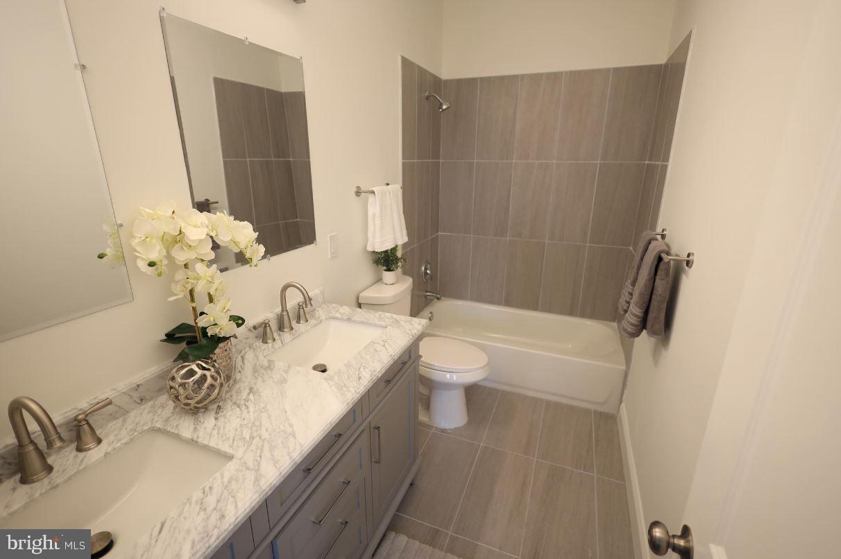 MCMULLEN SQUARE - Residential