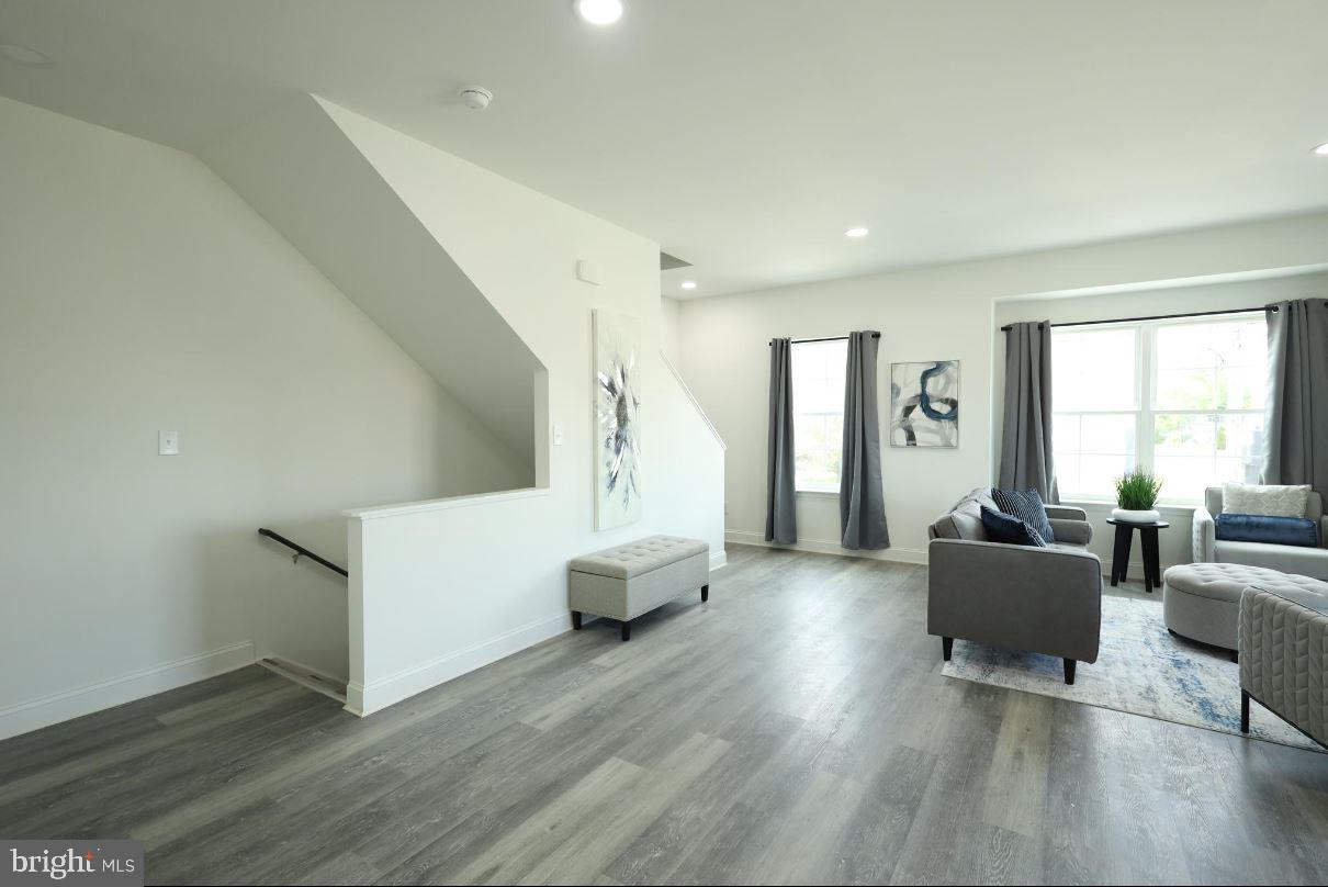 MCMULLEN SQUARE - Residential