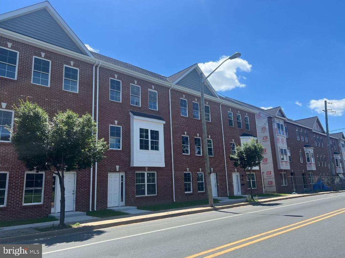 MCMULLEN SQUARE - Residential