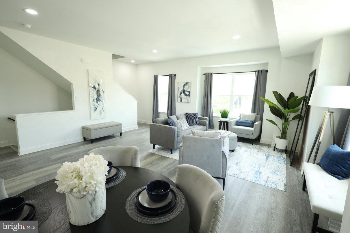 MCMULLEN SQUARE - Residential