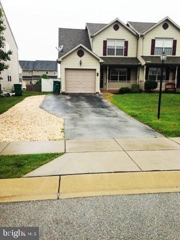 GORGEOUS HOME. 3 BEDROOMS, 2.5 BATHS, MASTER WITH FULL BATH, 1ST FLOOR LAUNDRY, LARGE 1 CAR GARAGE, FENCED IN YARD WITH COVERED OUTSIDE DECK.
