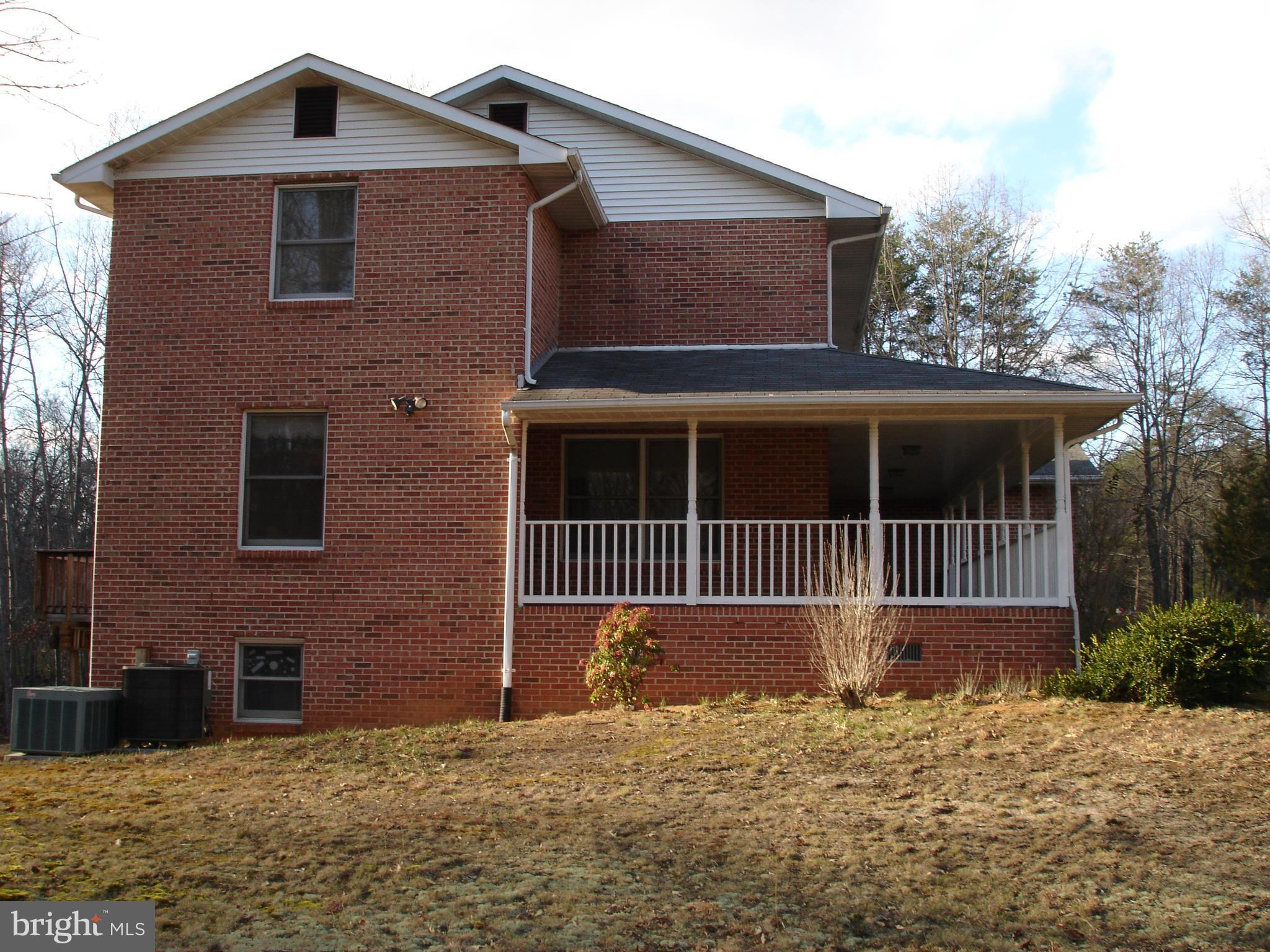 FAIRFAX HILLS - Residential