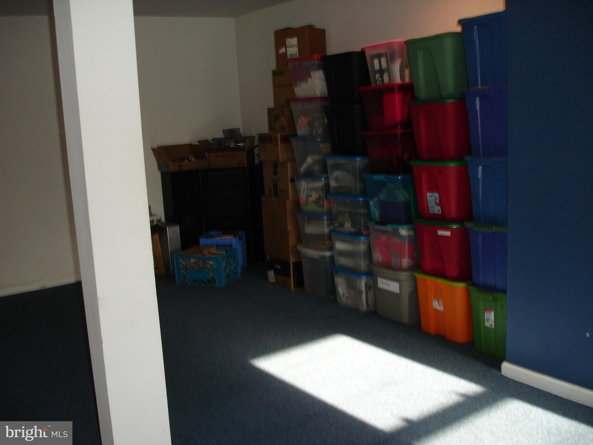 FAIRFAX HILLS - Residential